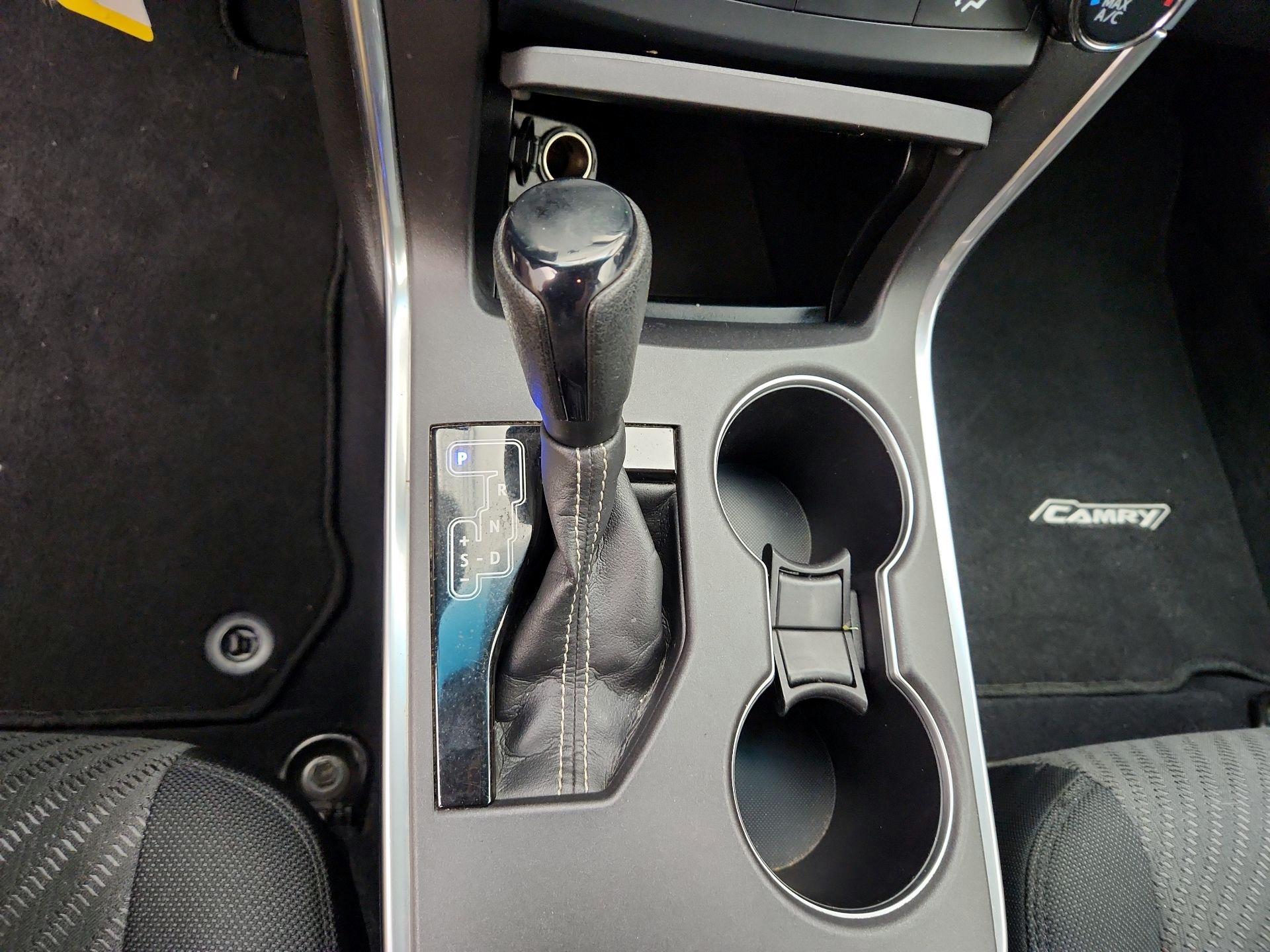 Thumbnail: 2015 Toyota Camry - 17