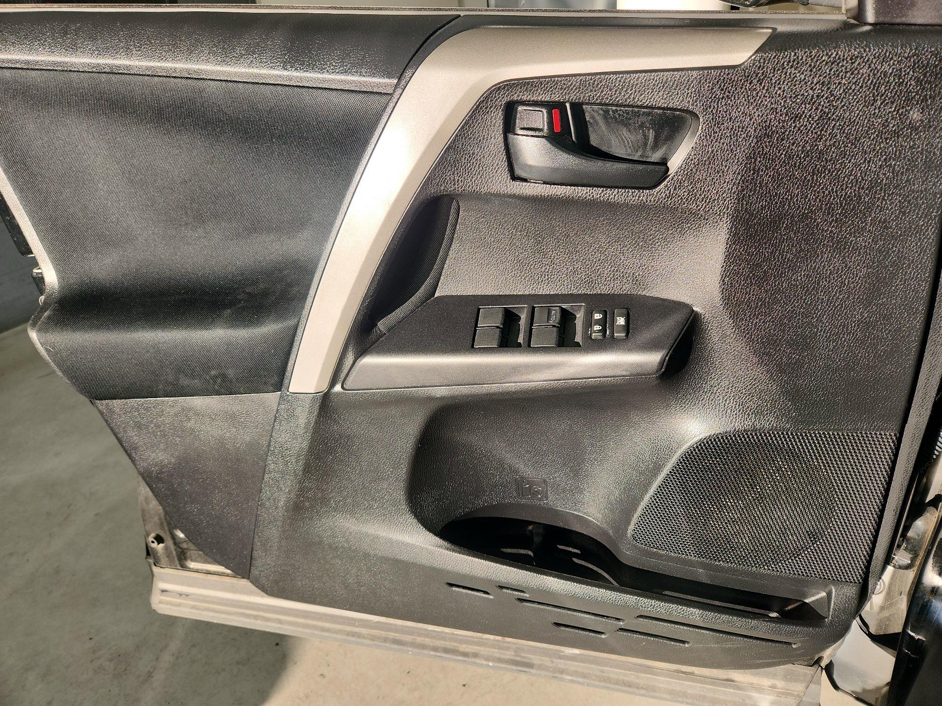 Thumbnail: 2016 Toyota RAV4 - 12