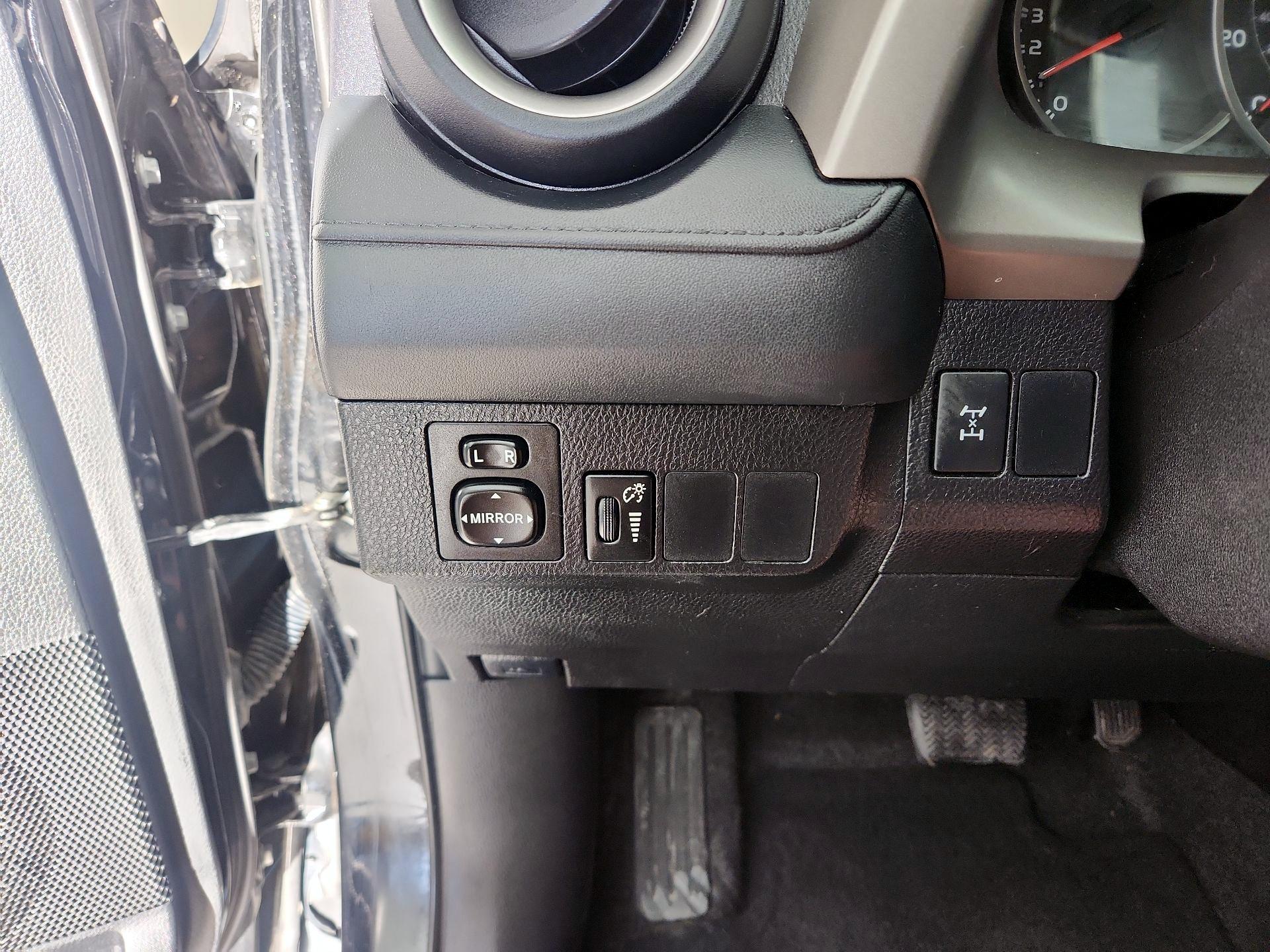 Thumbnail: 2016 Toyota RAV4 - 13