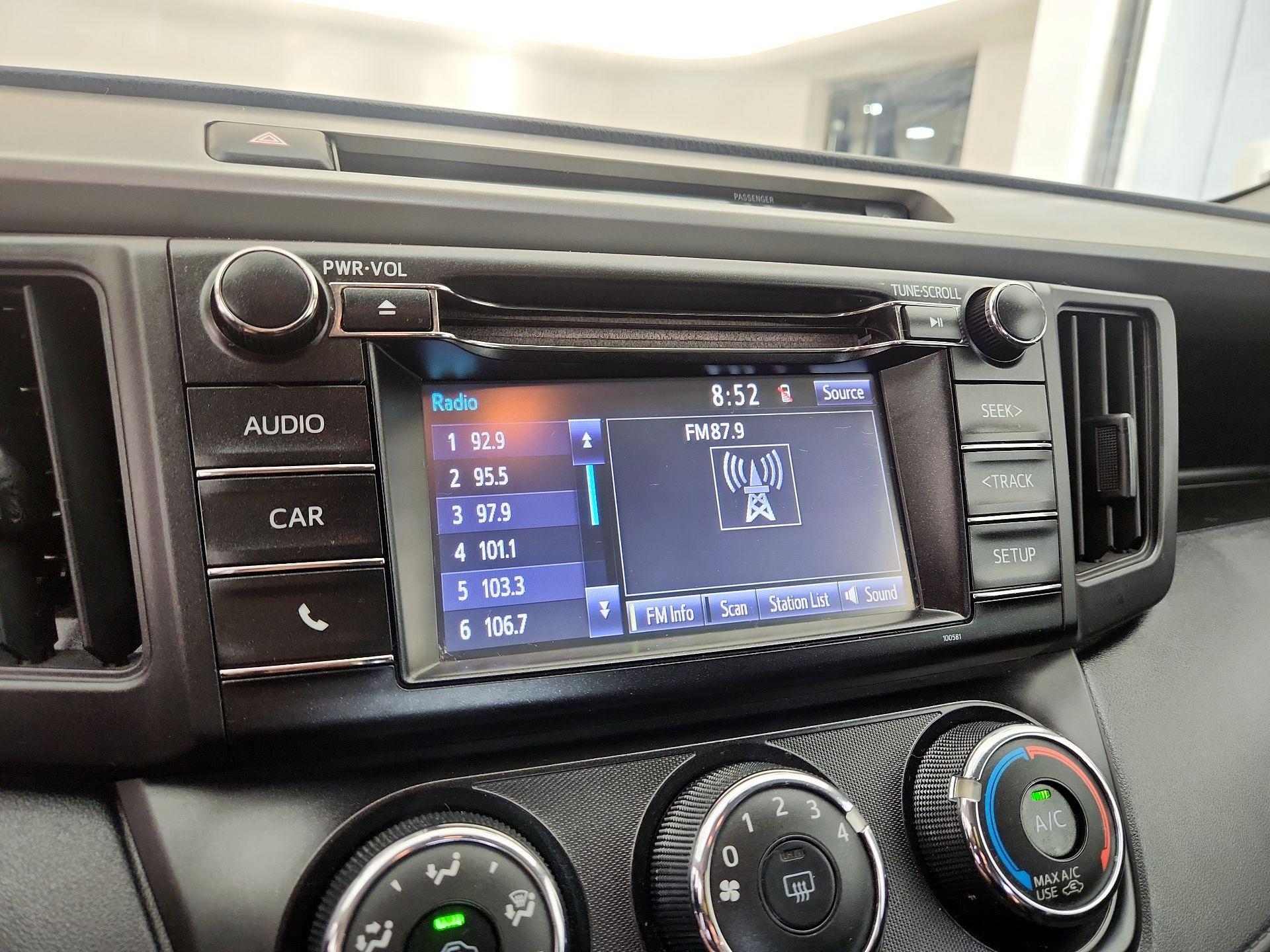 Thumbnail: 2016 Toyota RAV4 - 15