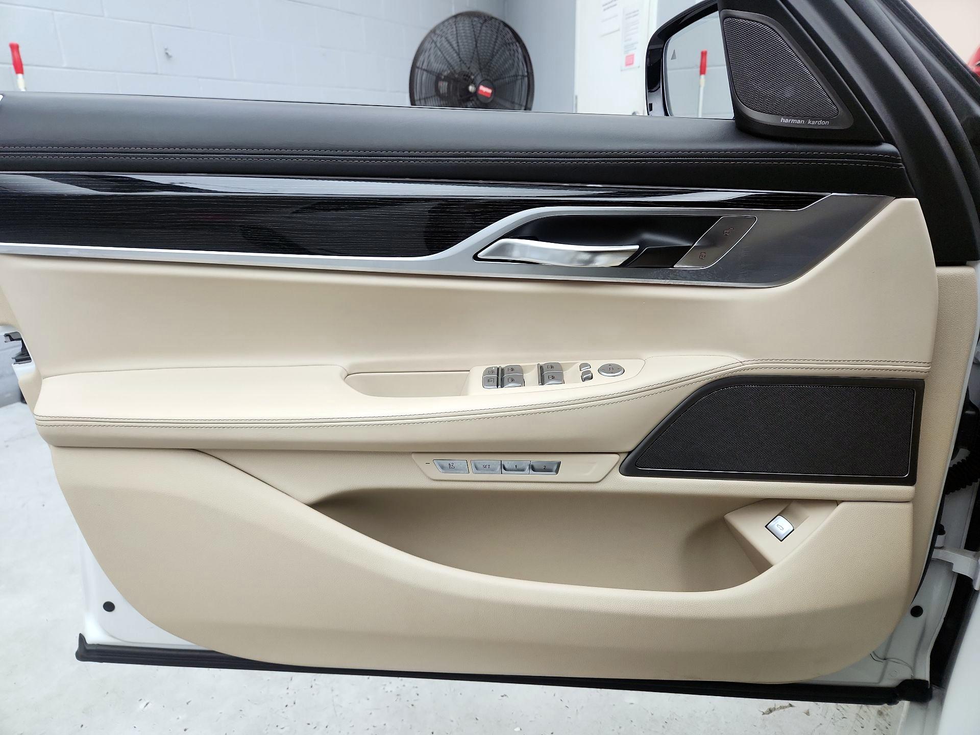 Thumbnail: 2016 BMW 7 Series - 12