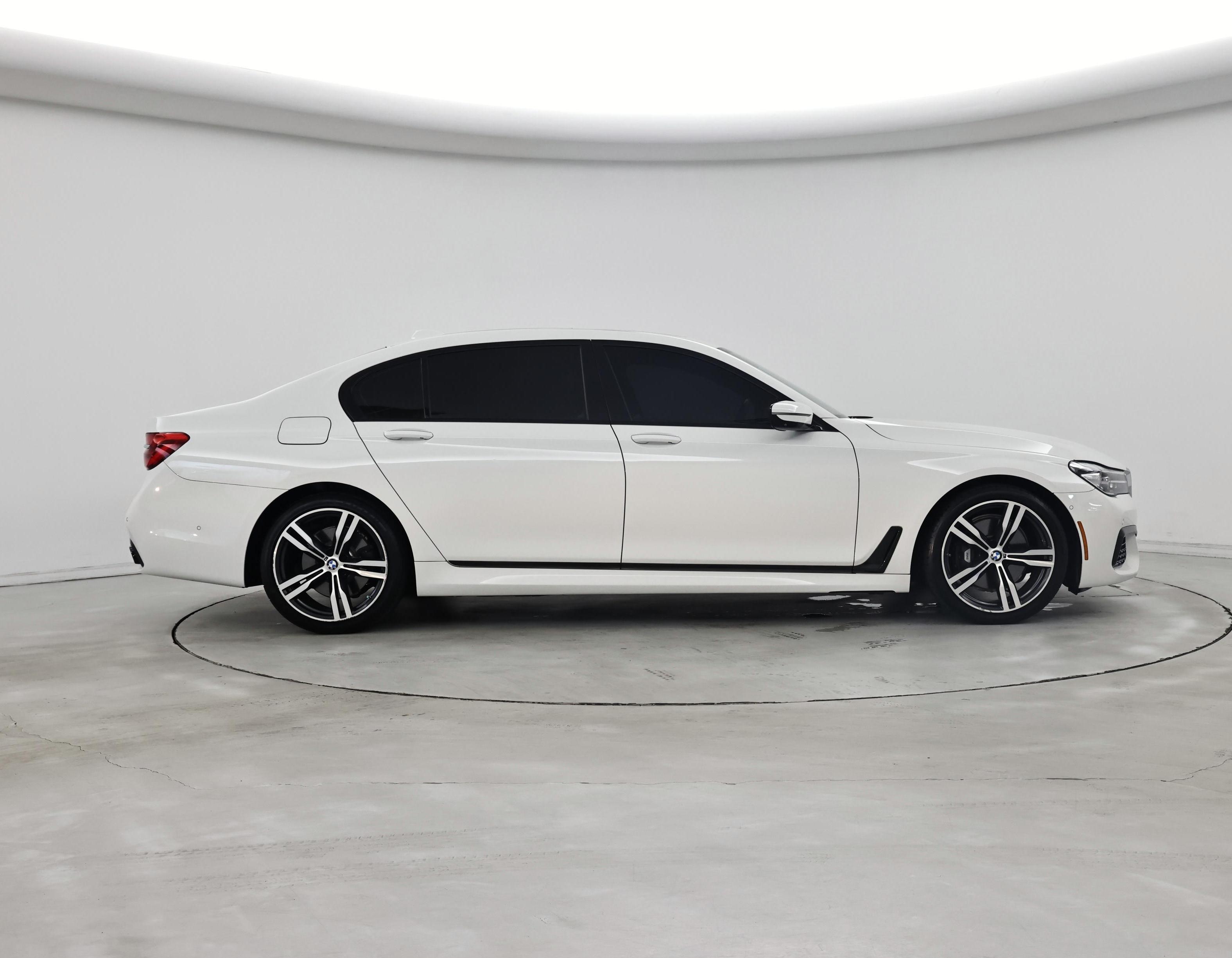 Thumbnail: 2016 BMW 7 Series - 7