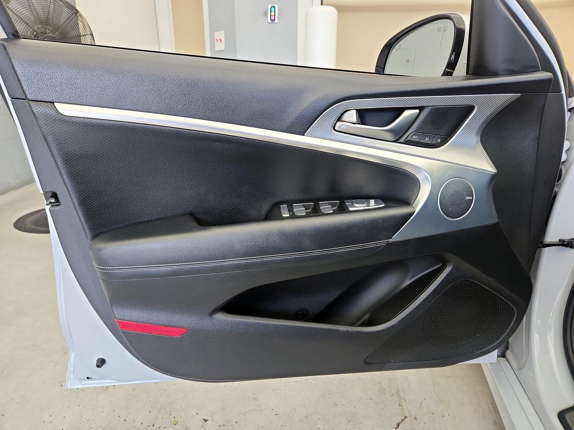 Thumbnail: 2022 Genesis G70 - 12