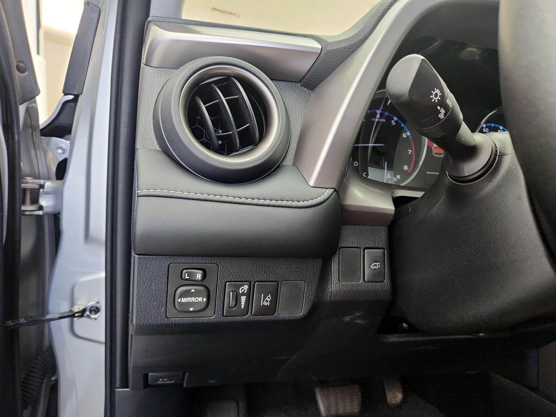 Thumbnail: 2018 Toyota RAV4 - 13