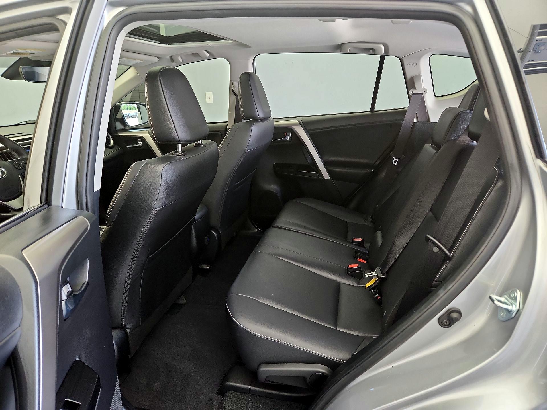 Thumbnail: 2018 Toyota RAV4 - 20