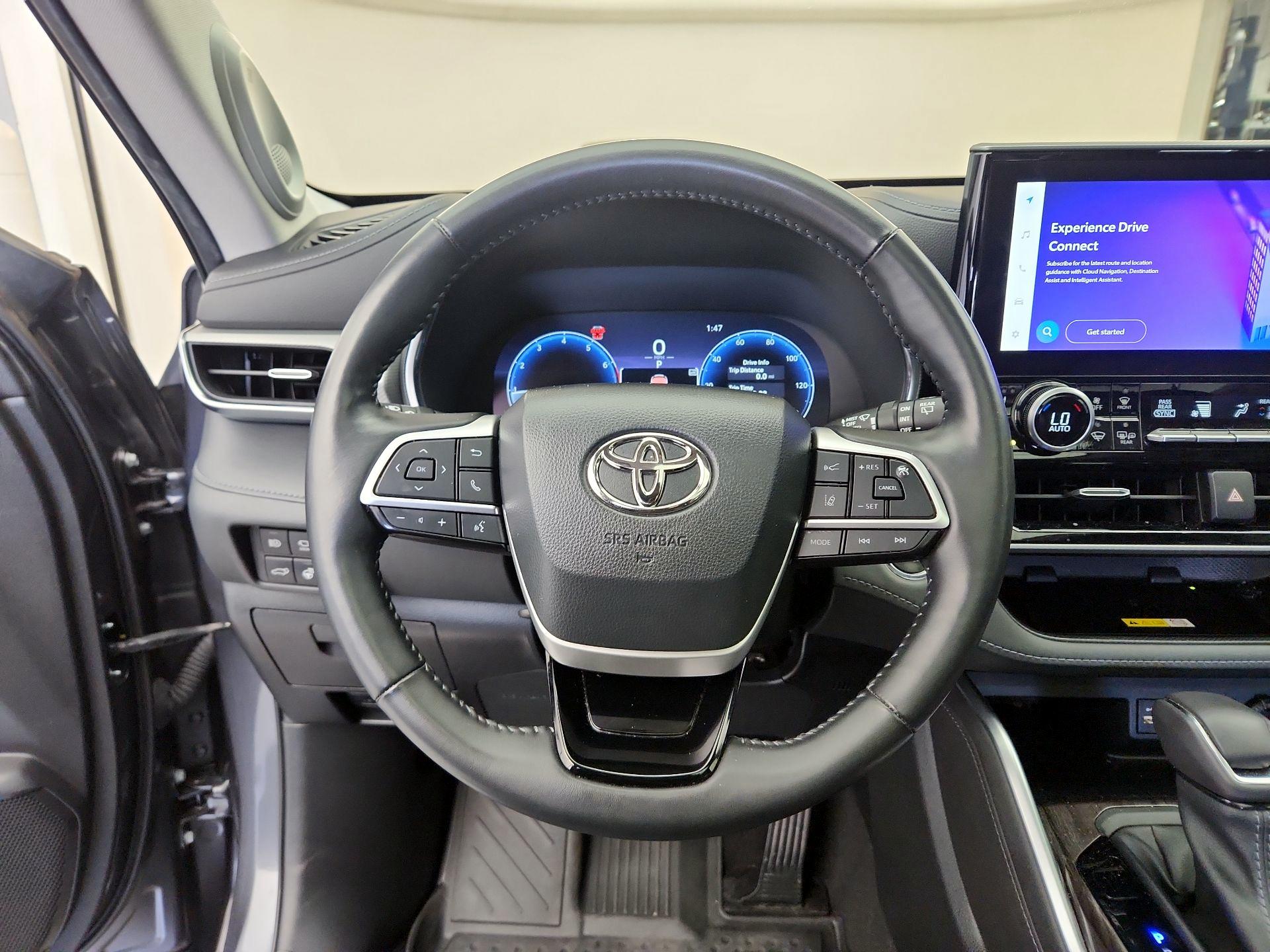Thumbnail: 2023 Toyota Highlander - 10