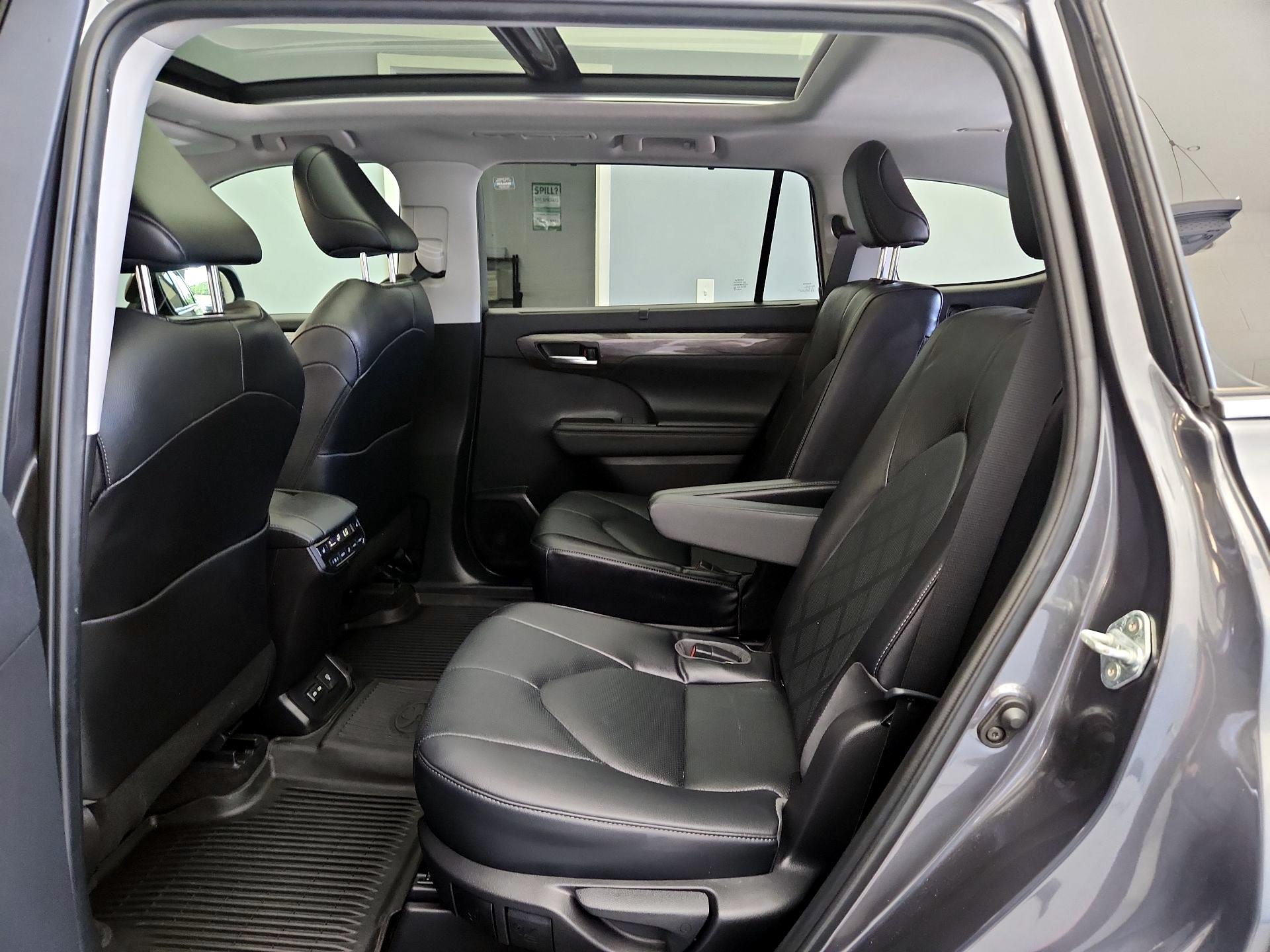 Thumbnail: 2023 Toyota Highlander - 20