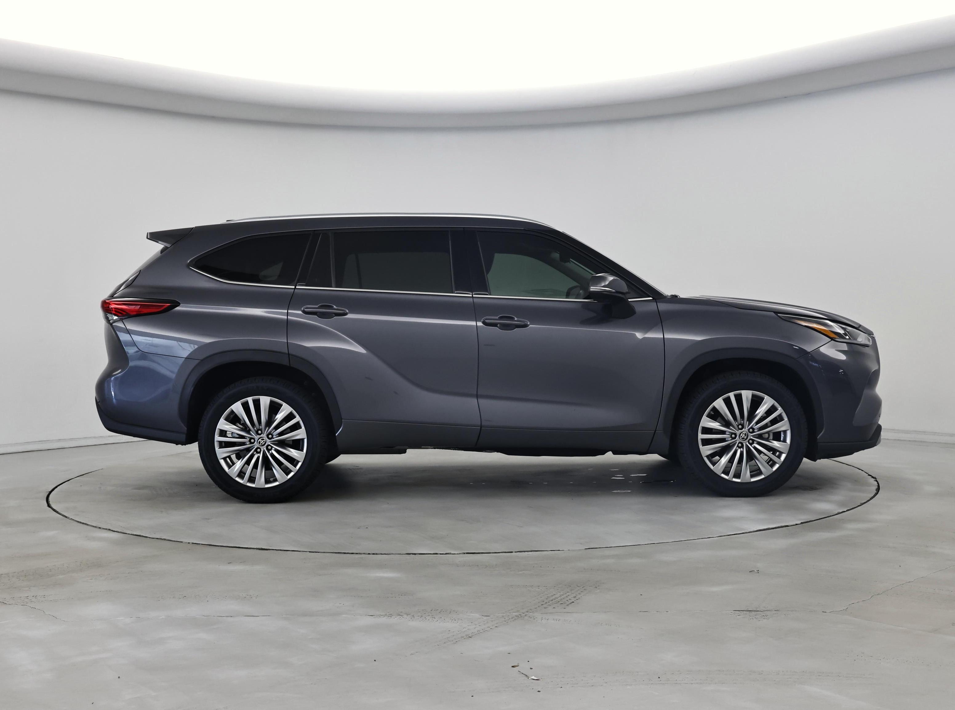 Thumbnail: 2023 Toyota Highlander - 7