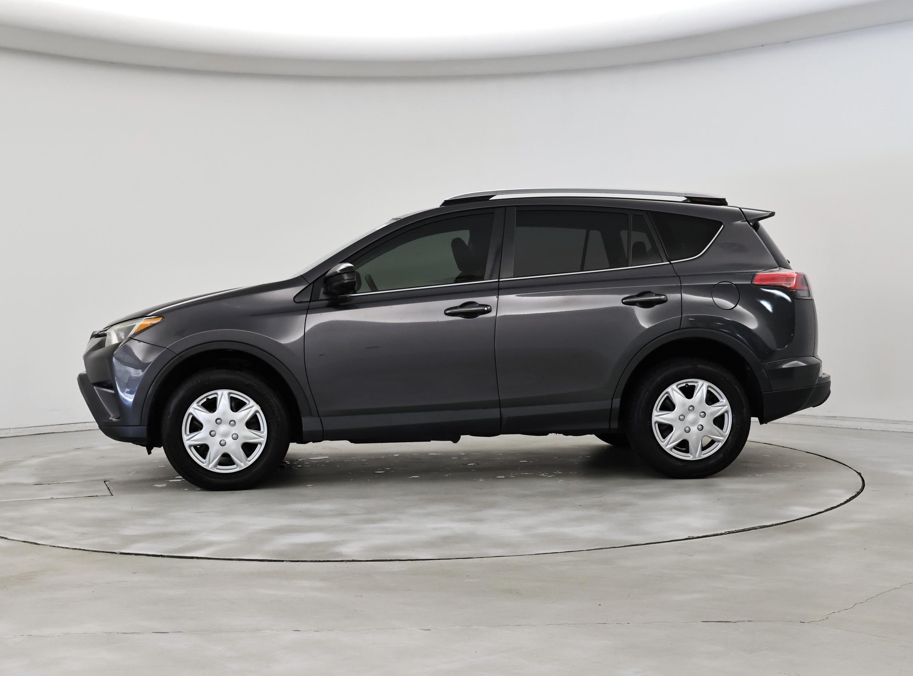 Thumbnail: 2018 Toyota RAV4 - 3