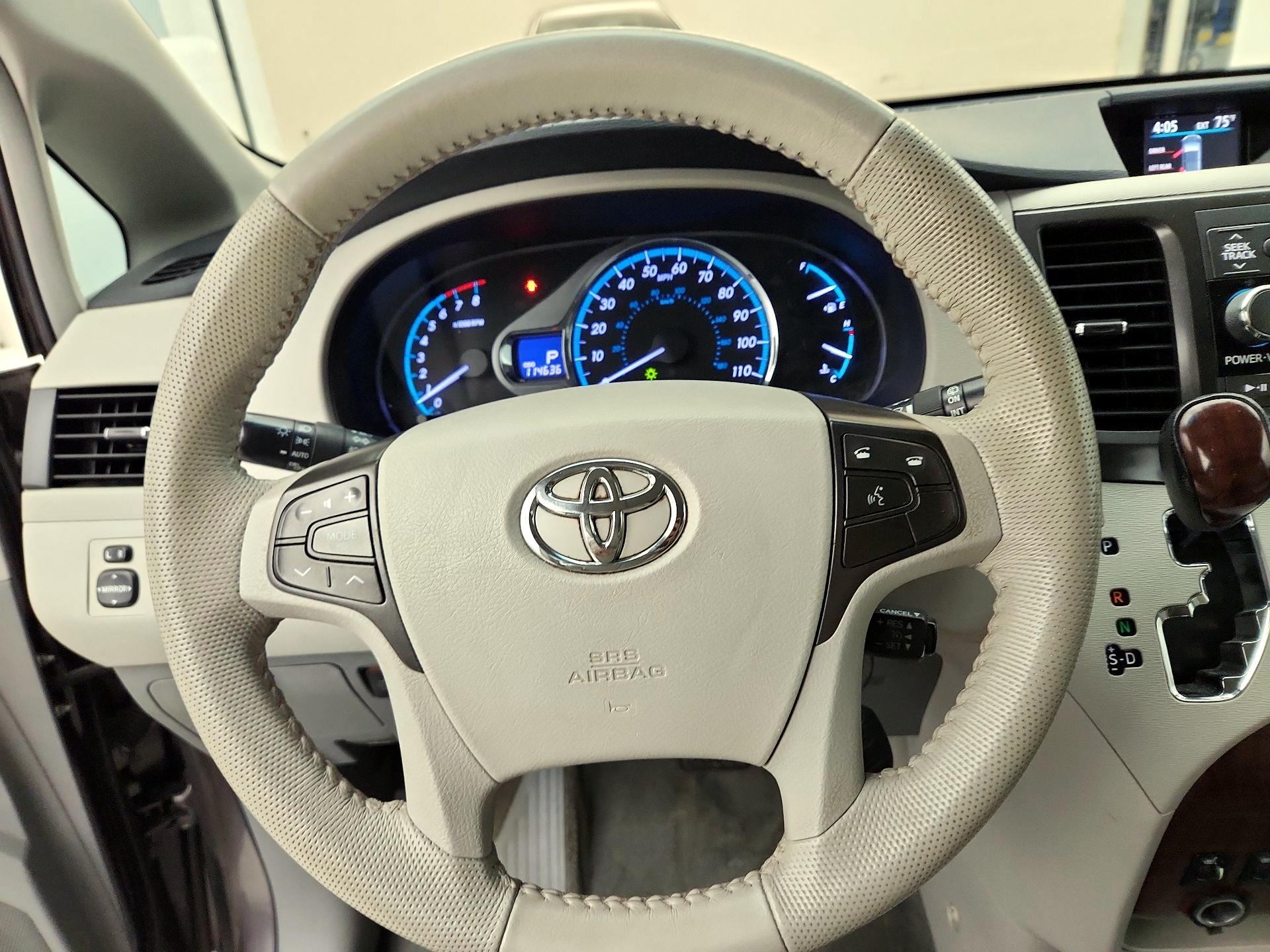 Thumbnail: 2014 Toyota Sienna - 10