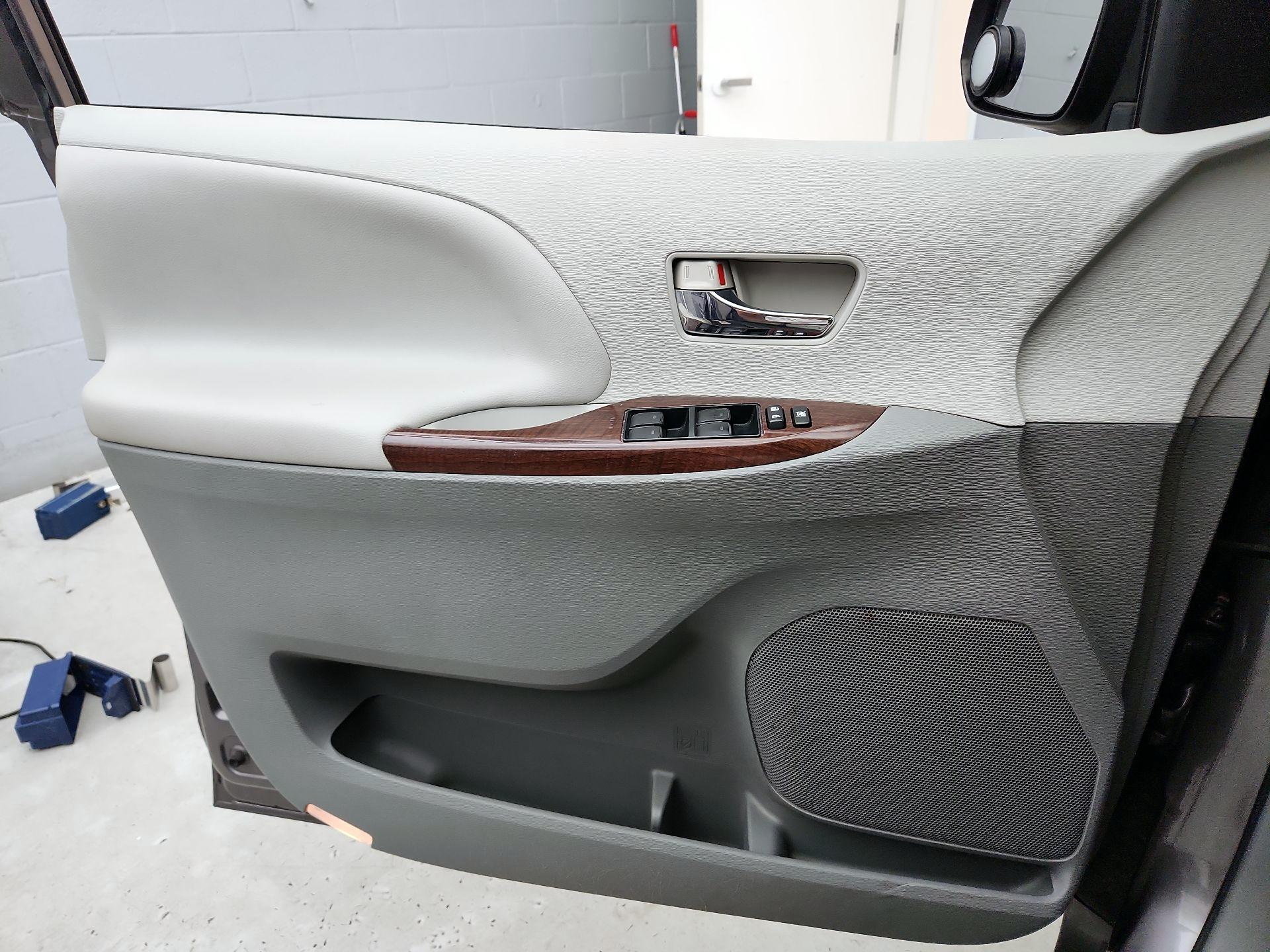 Thumbnail: 2014 Toyota Sienna - 12
