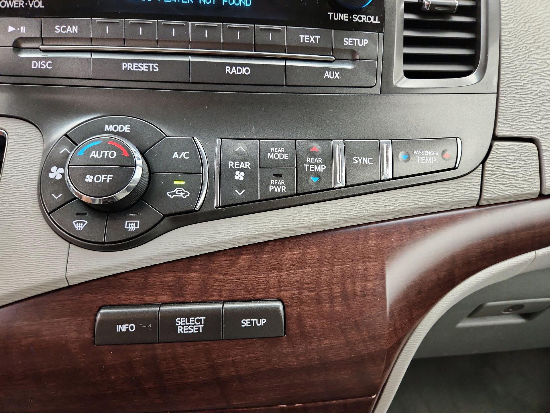 Thumbnail: 2014 Toyota Sienna - 16