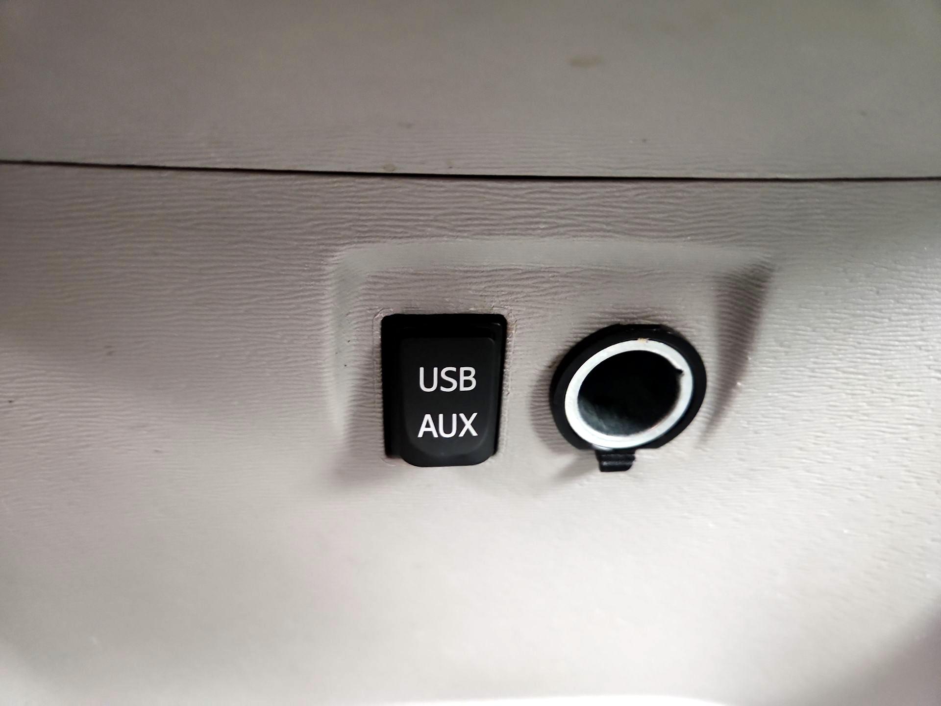 Thumbnail: 2014 Toyota Sienna - 18