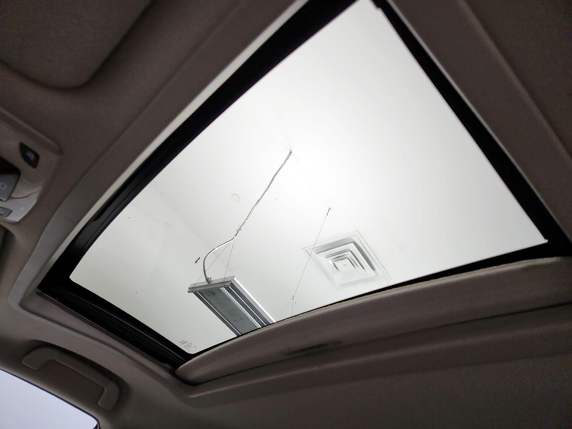Thumbnail: 2014 Toyota Sienna - 19