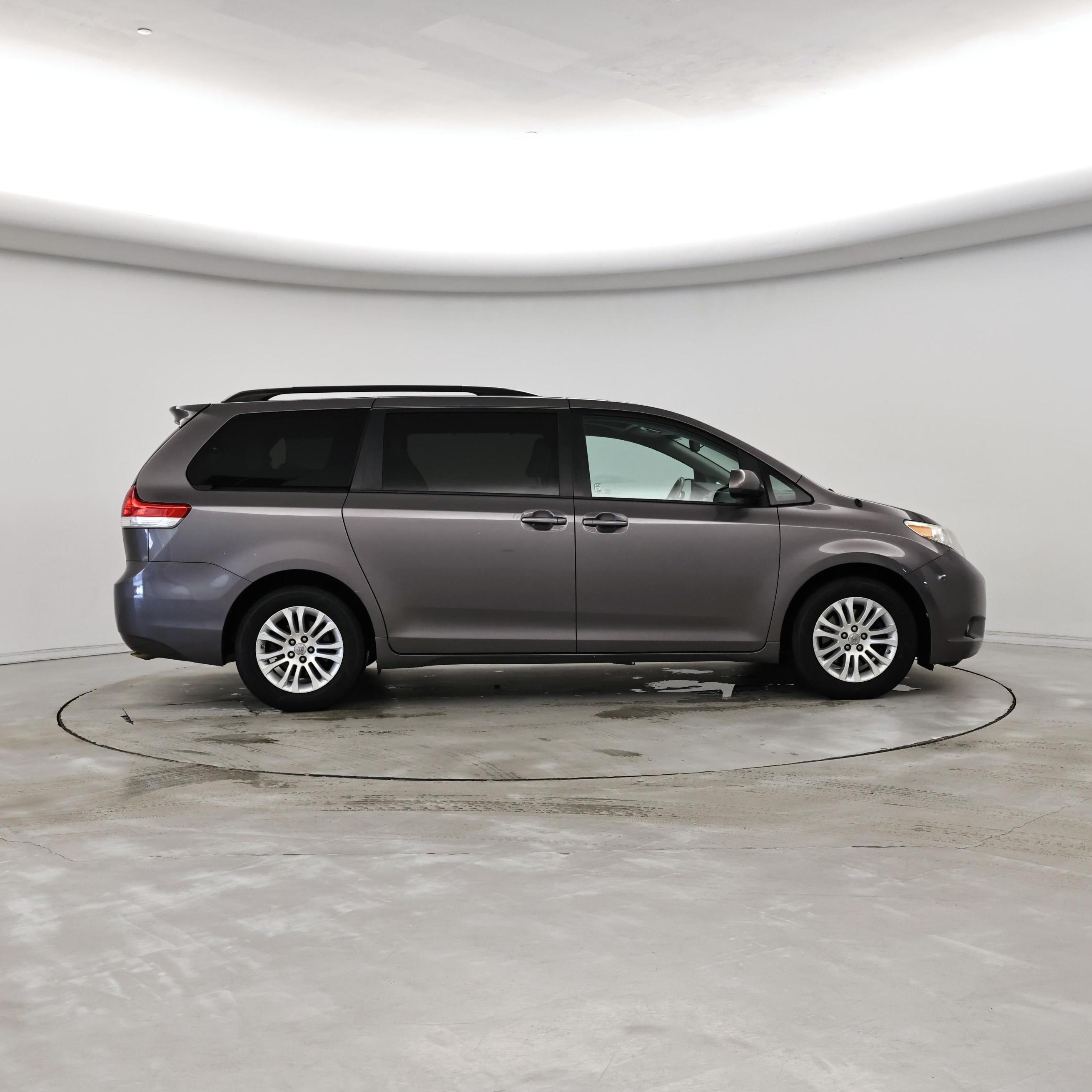 Thumbnail: 2014 Toyota Sienna - 7