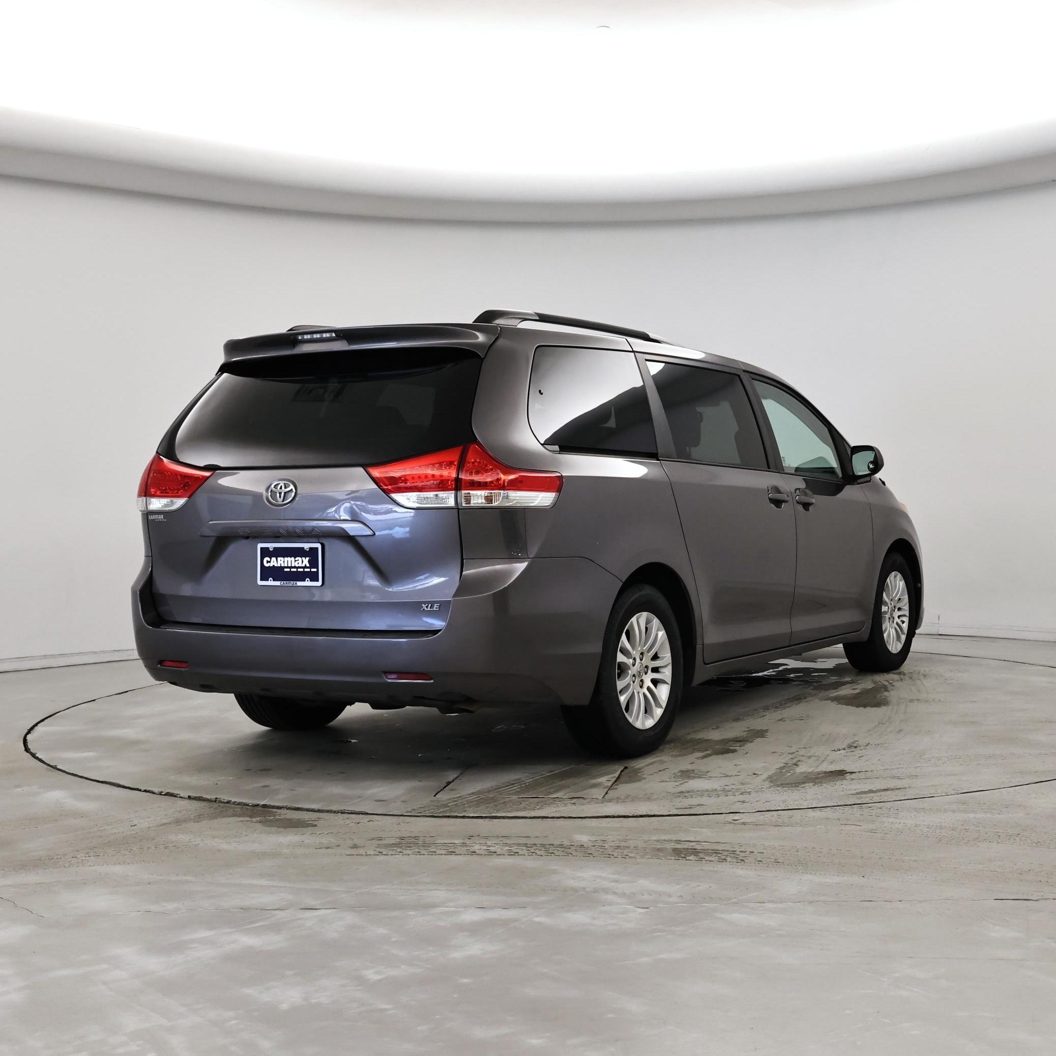 Thumbnail: 2014 Toyota Sienna - 8