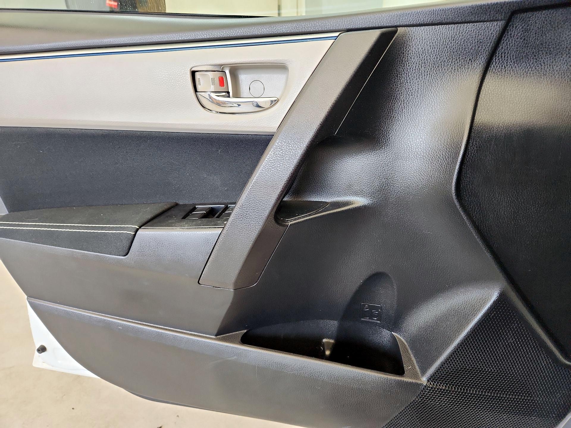 Thumbnail: 2015 Toyota Corolla - 12