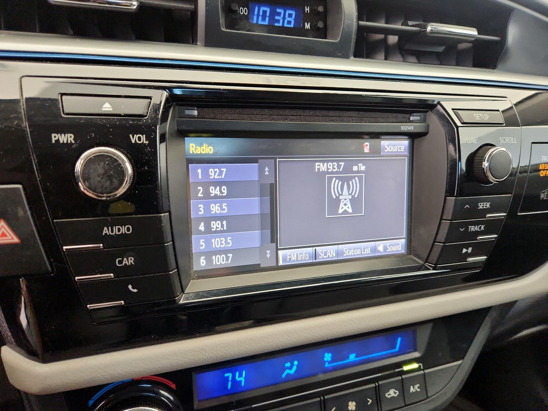 Thumbnail: 2015 Toyota Corolla - 15