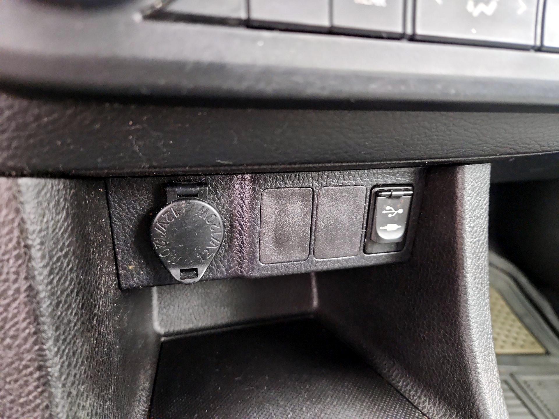 Thumbnail: 2015 Toyota Corolla - 18