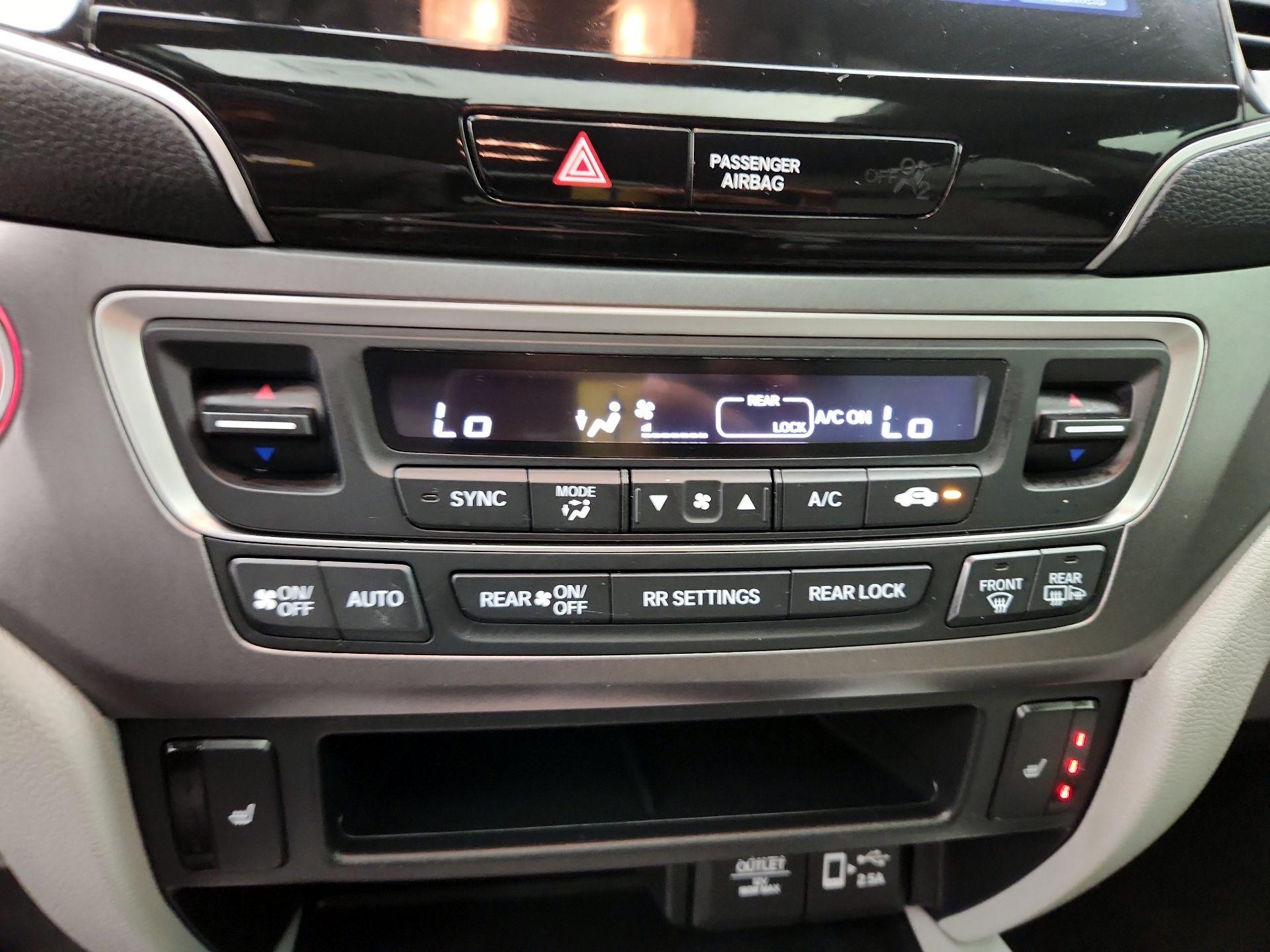 Thumbnail: 2019 Honda Pilot - 15