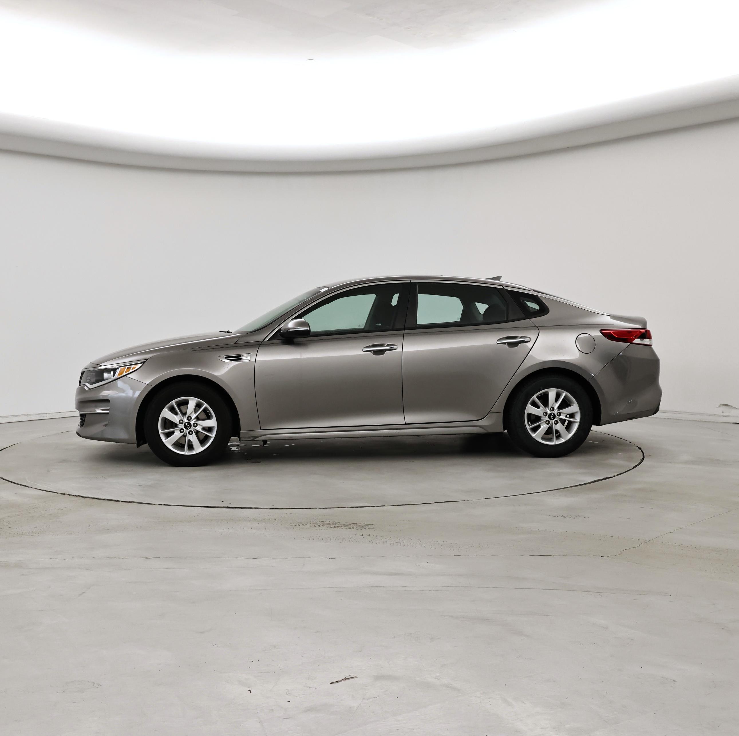 Thumbnail: 2016 Kia Optima - 3