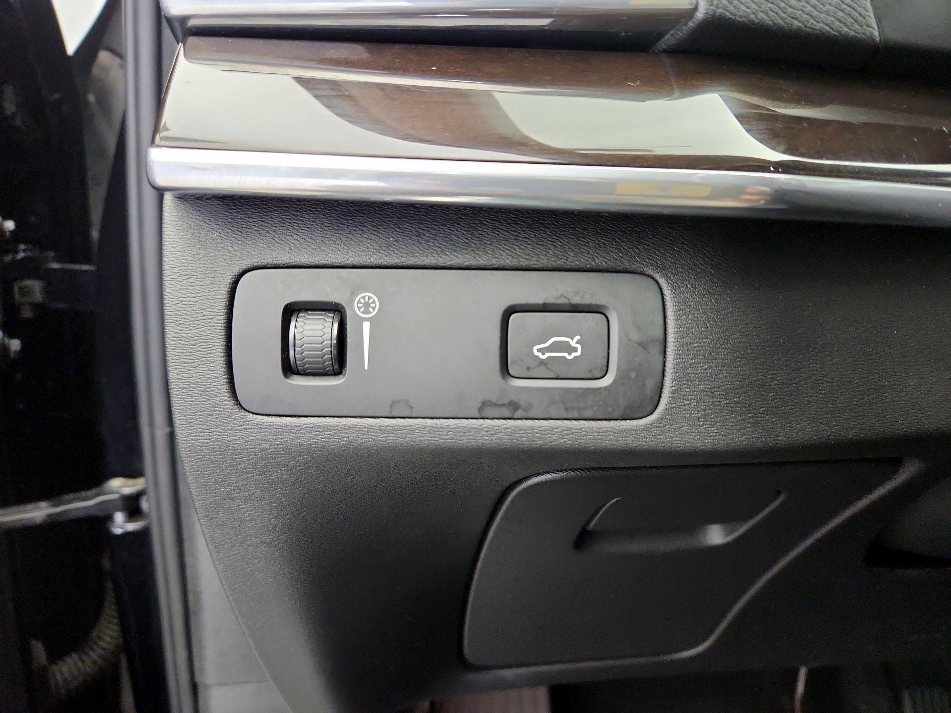Thumbnail: 2019 Volvo XC90 - 13