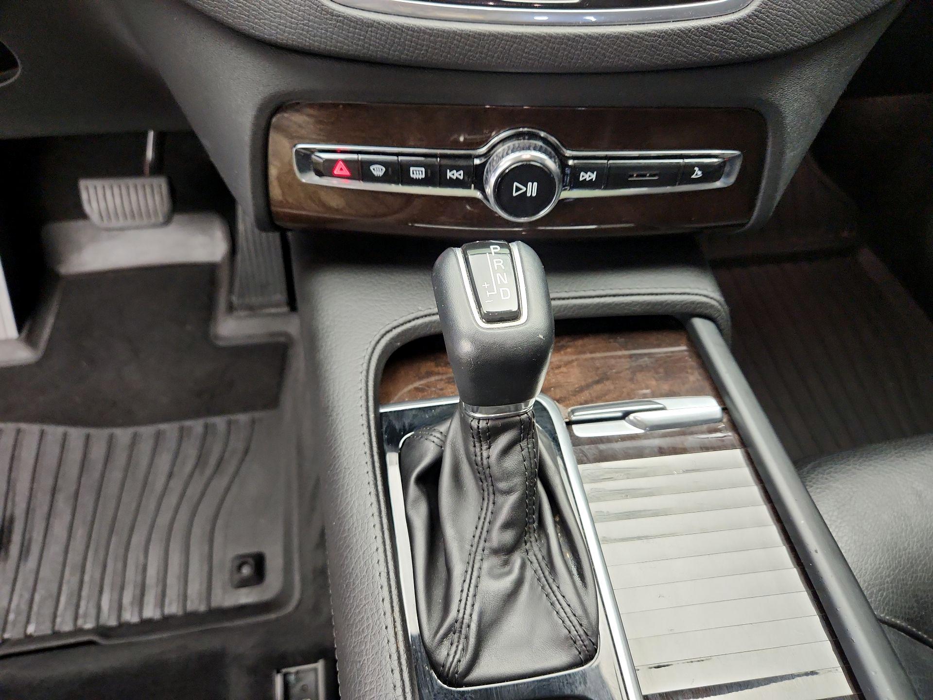 Thumbnail: 2019 Volvo XC90 - 18
