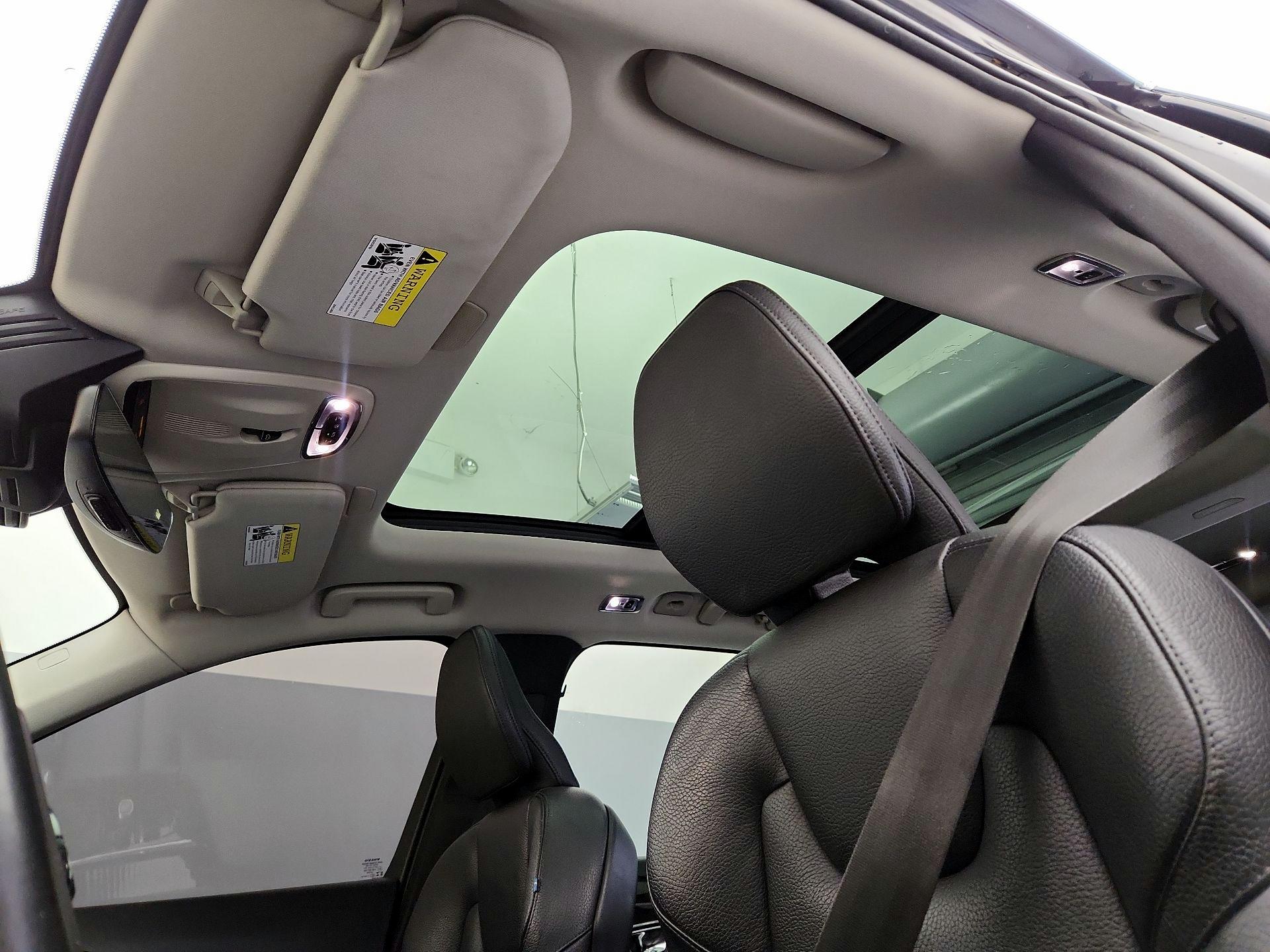 Thumbnail: 2019 Volvo XC90 - 20