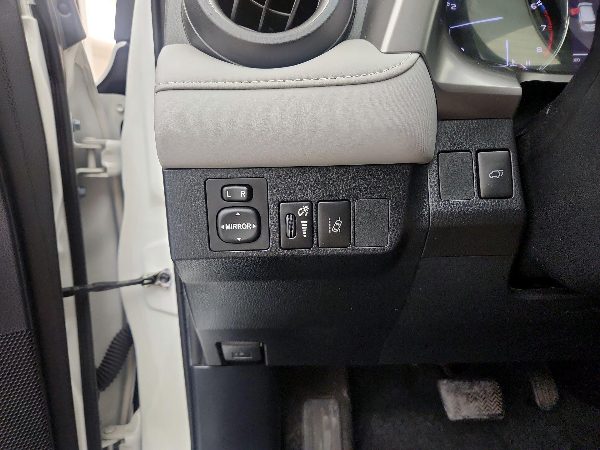 Thumbnail: 2018 Toyota RAV4 - 13