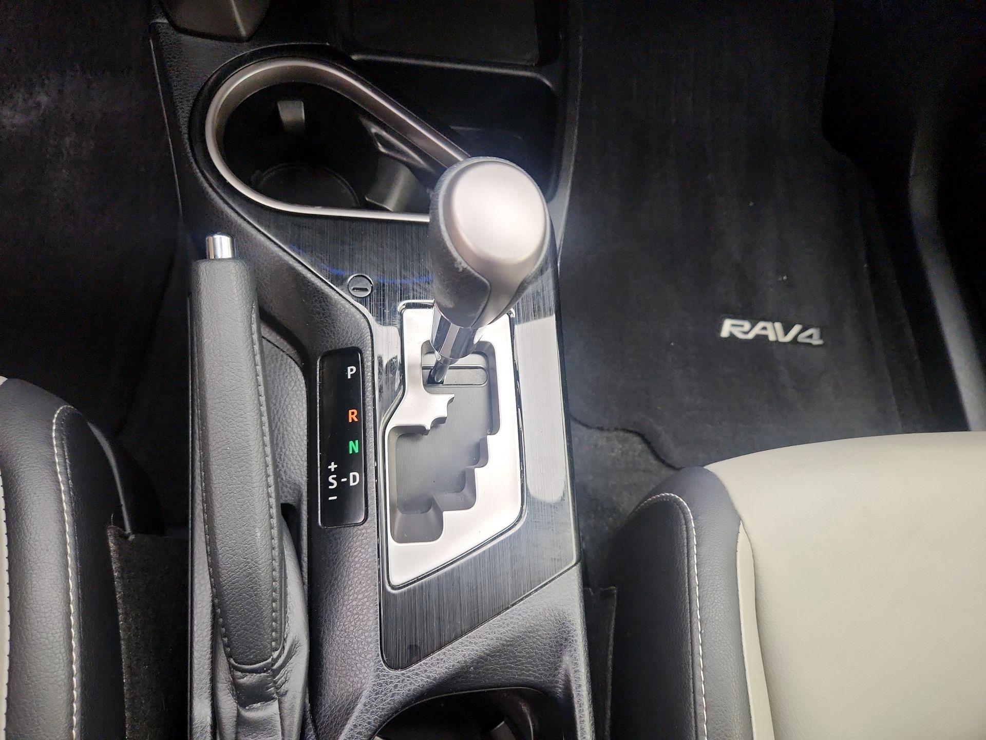 Thumbnail: 2018 Toyota RAV4 - 17