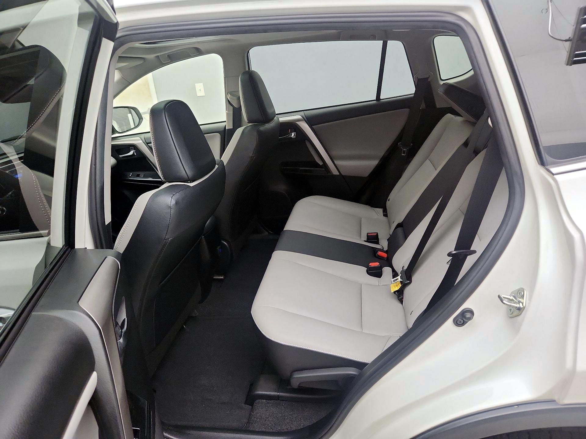 Thumbnail: 2018 Toyota RAV4 - 20
