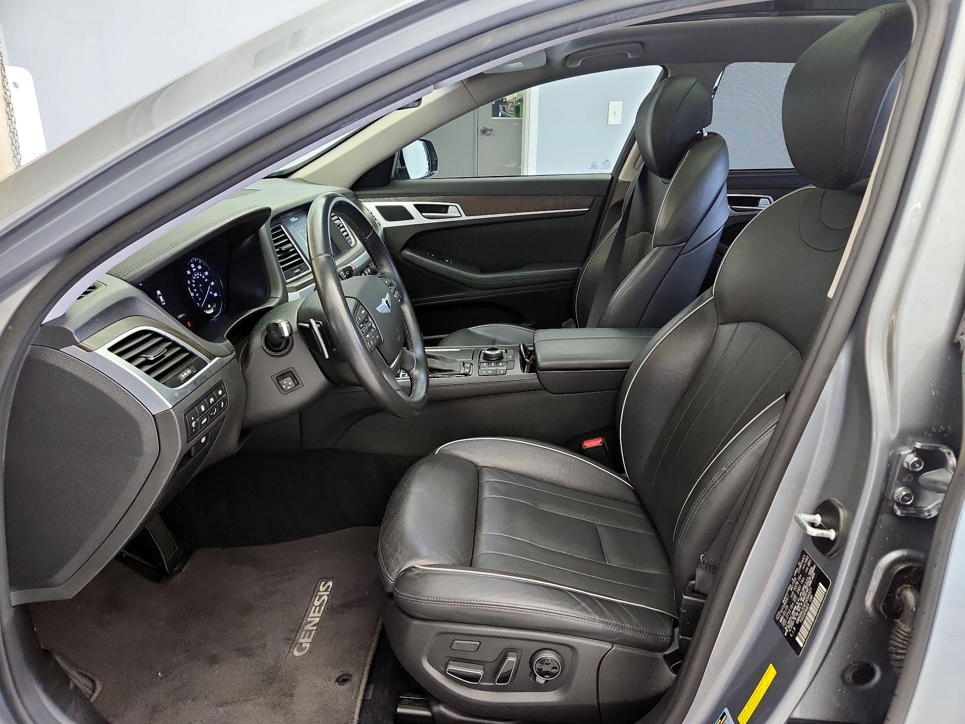 Thumbnail: 2015 Hyundai Genesis - 11