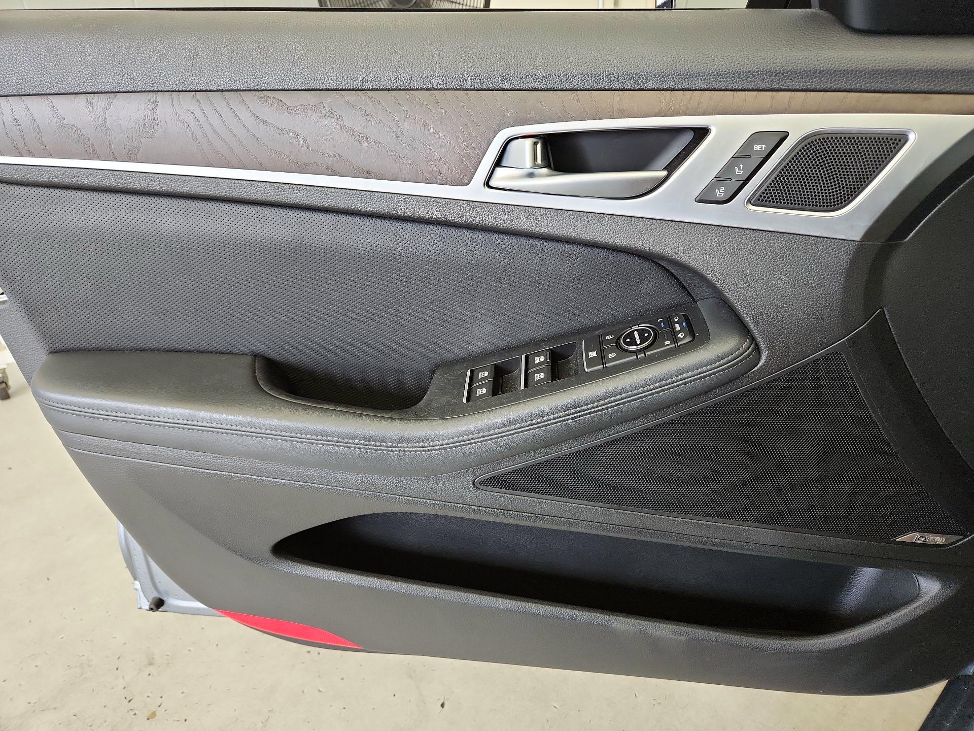 Thumbnail: 2015 Hyundai Genesis - 12