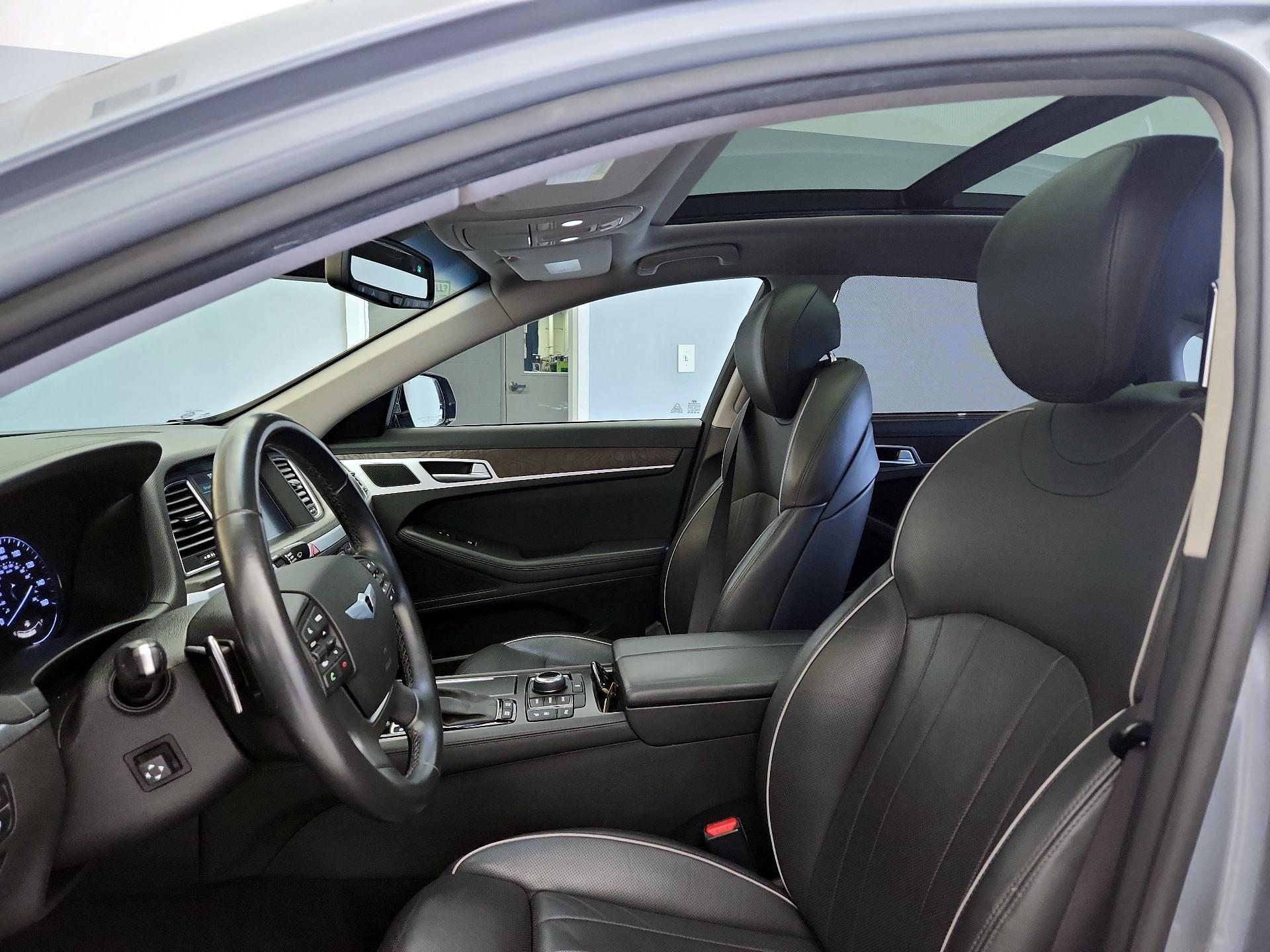 Thumbnail: 2015 Hyundai Genesis - 20