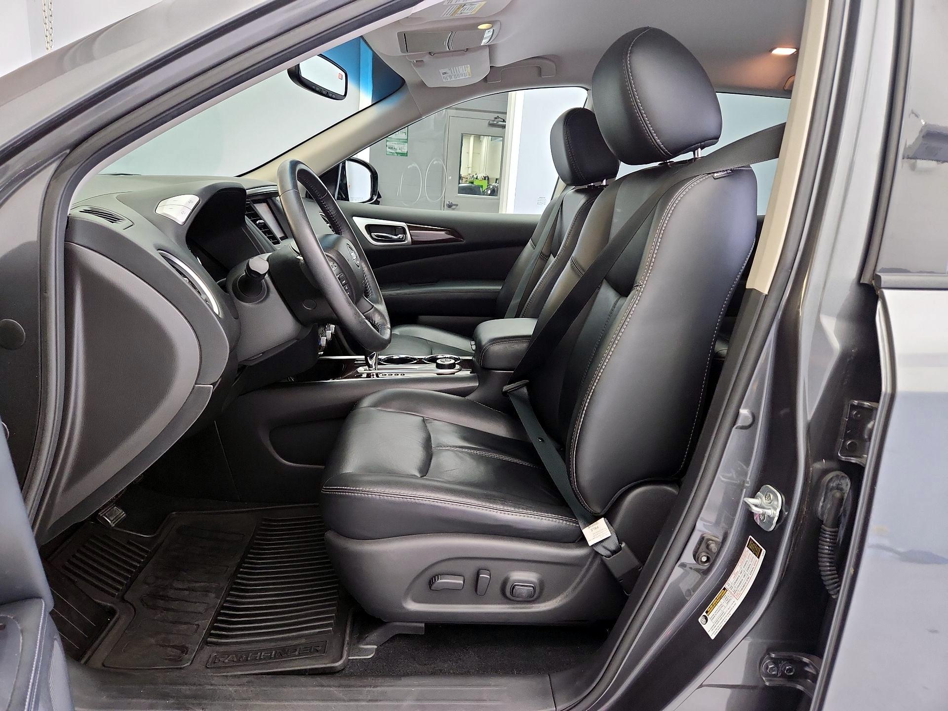 Thumbnail: 2016 Nissan Pathfinder - 11