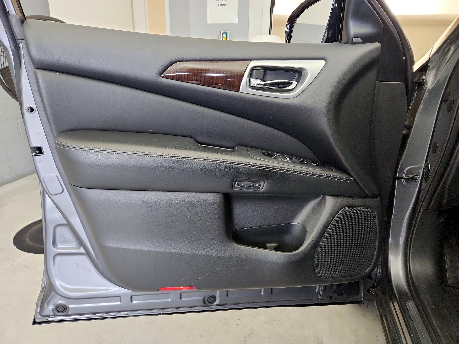 Thumbnail: 2016 Nissan Pathfinder - 12