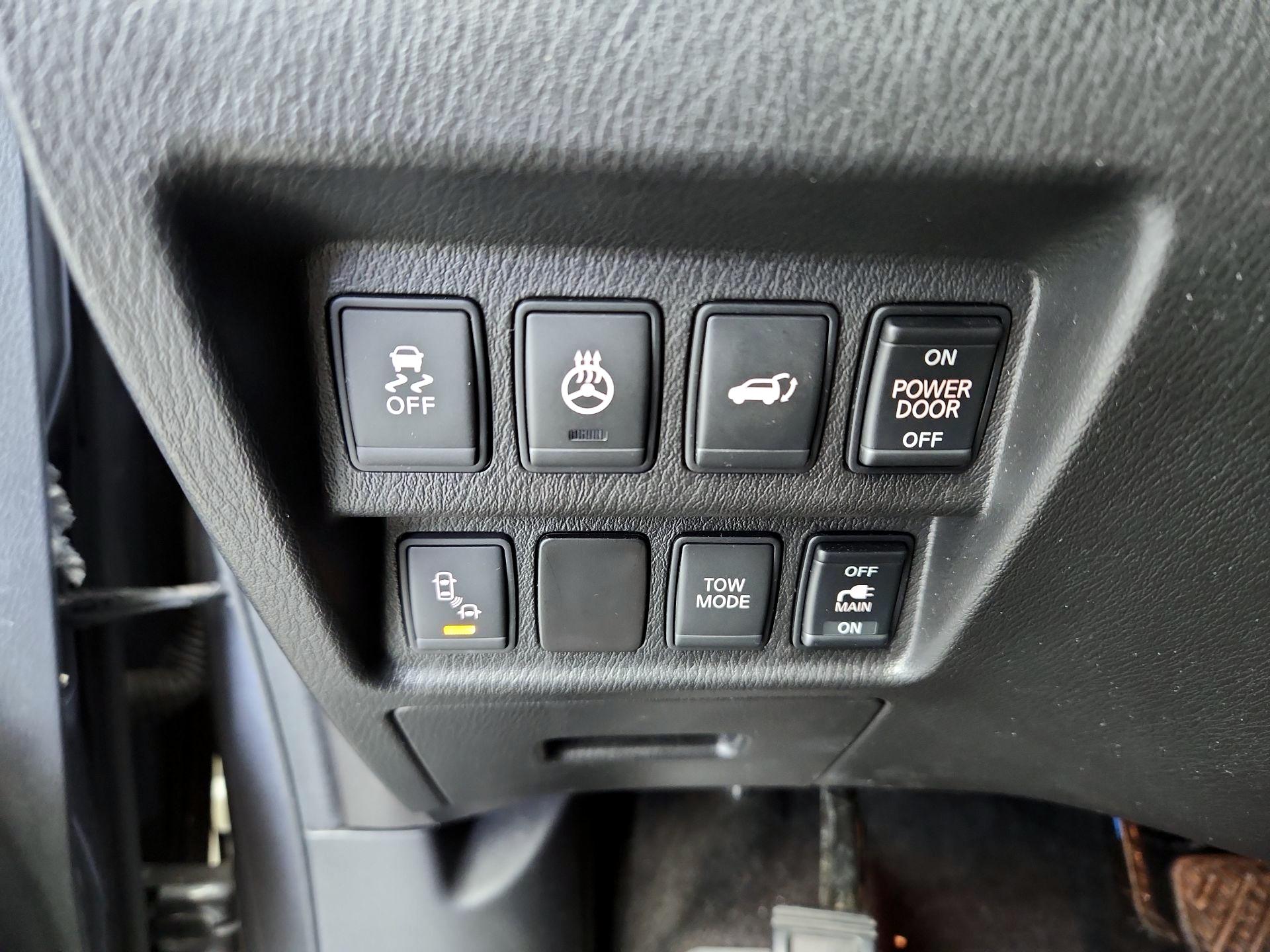 Thumbnail: 2016 Nissan Pathfinder - 13