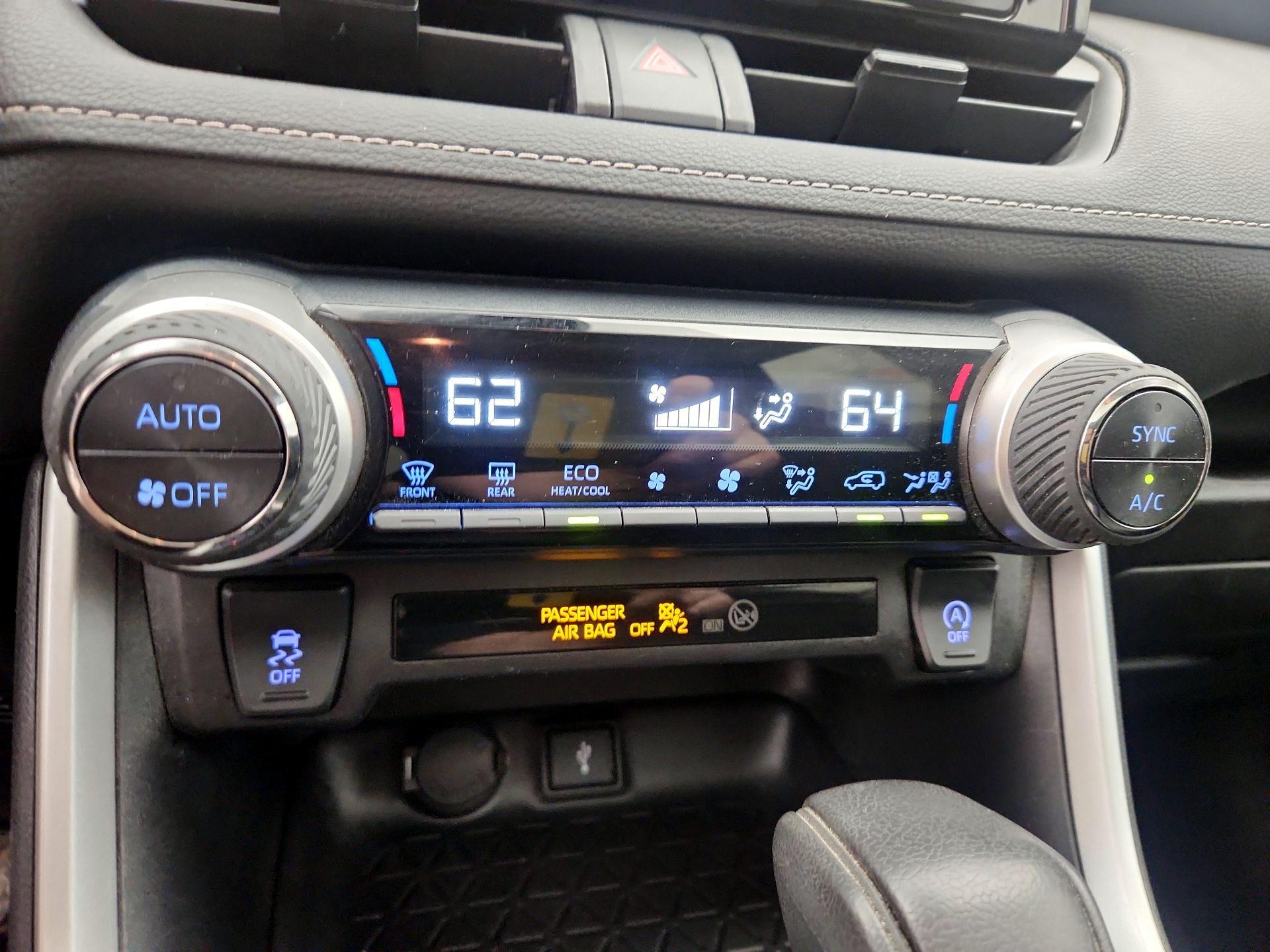 Thumbnail: 2020 Toyota RAV4 - 17