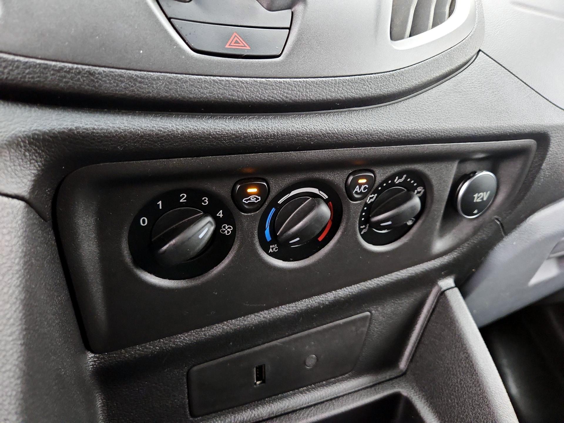 Thumbnail: 2019 Ford Transit Series - 16