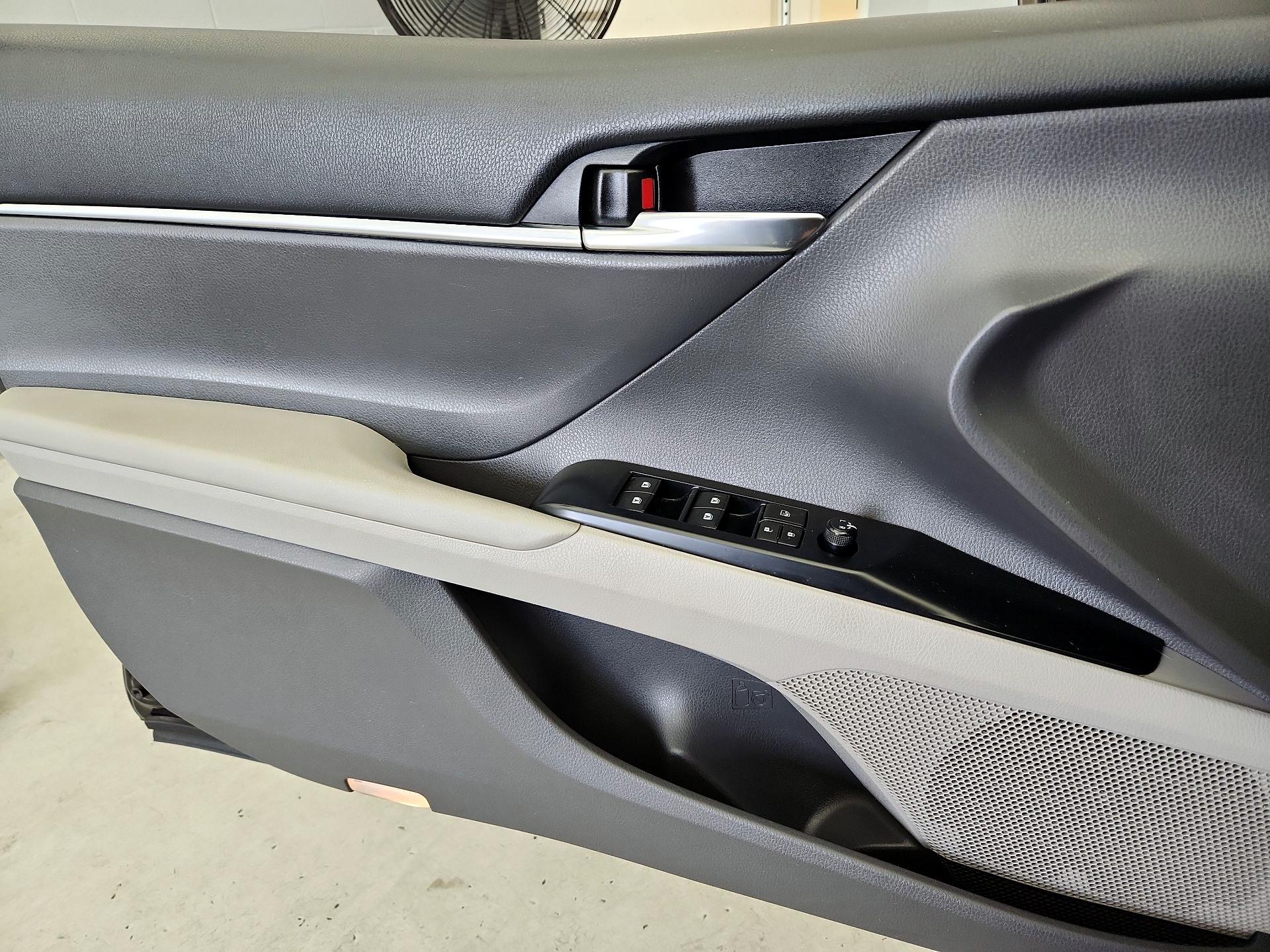 Thumbnail: 2019 Toyota Camry - 12