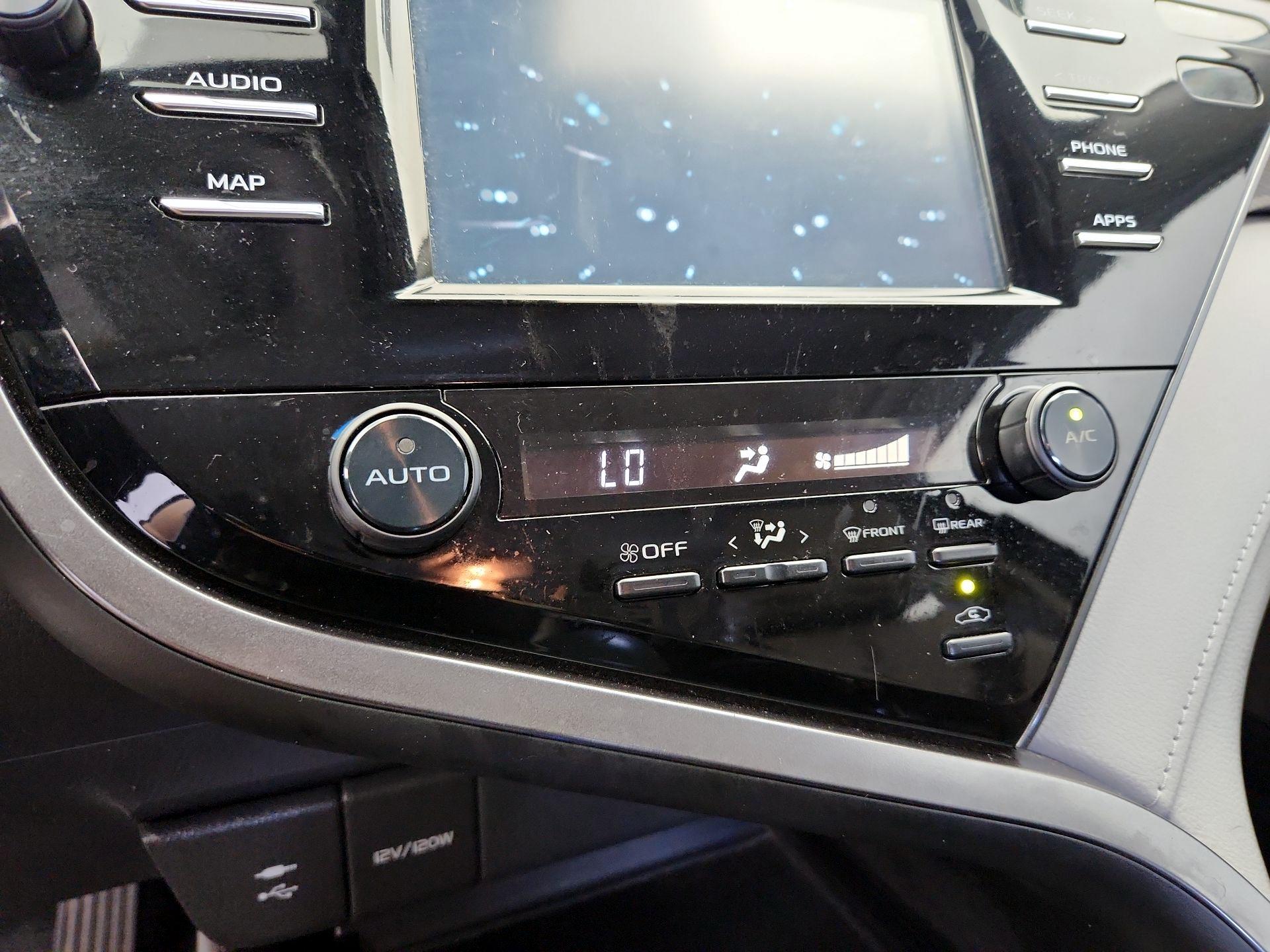 Thumbnail: 2019 Toyota Camry - 16