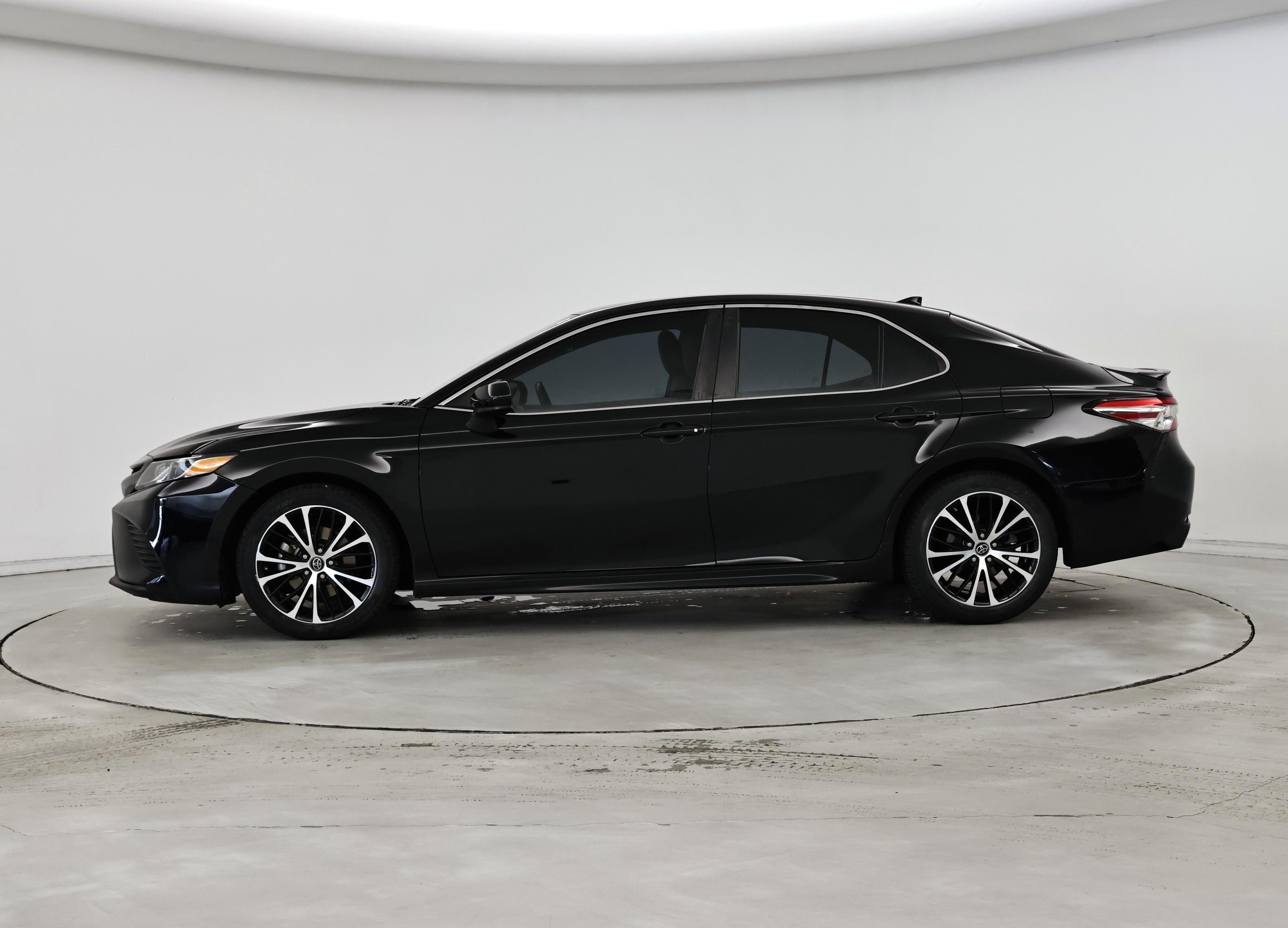 Thumbnail: 2019 Toyota Camry - 3