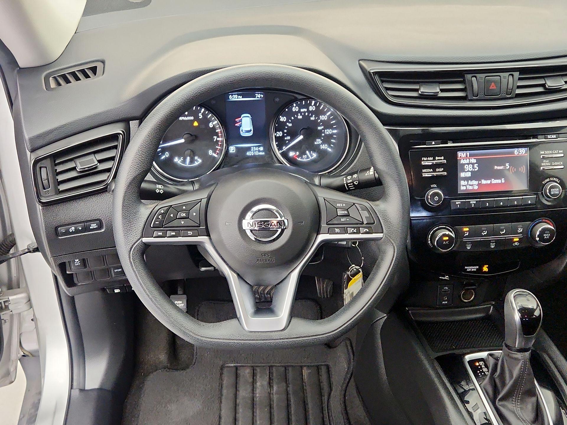 Thumbnail: 2017 Nissan Rogue - 10