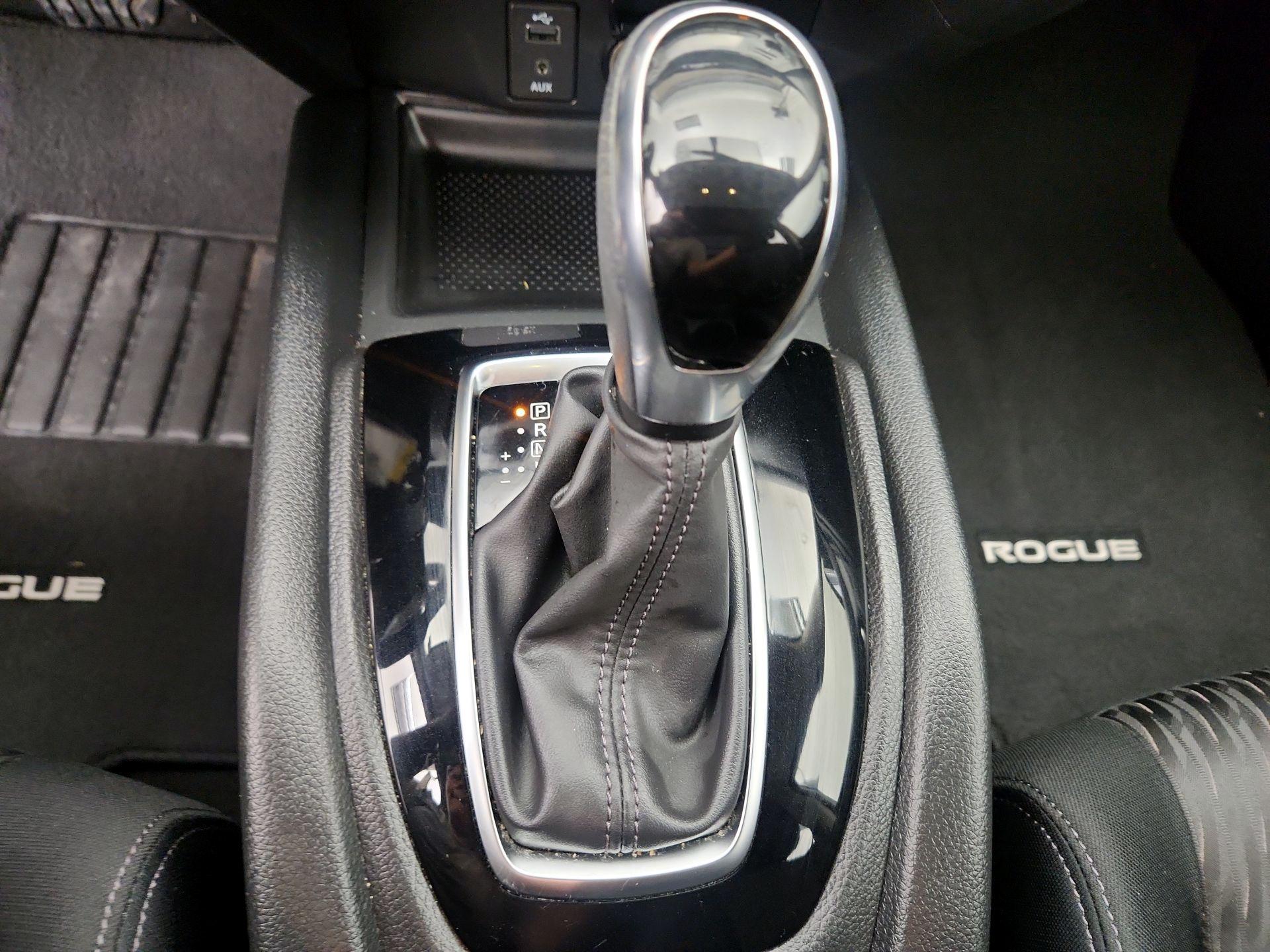 Thumbnail: 2017 Nissan Rogue - 17