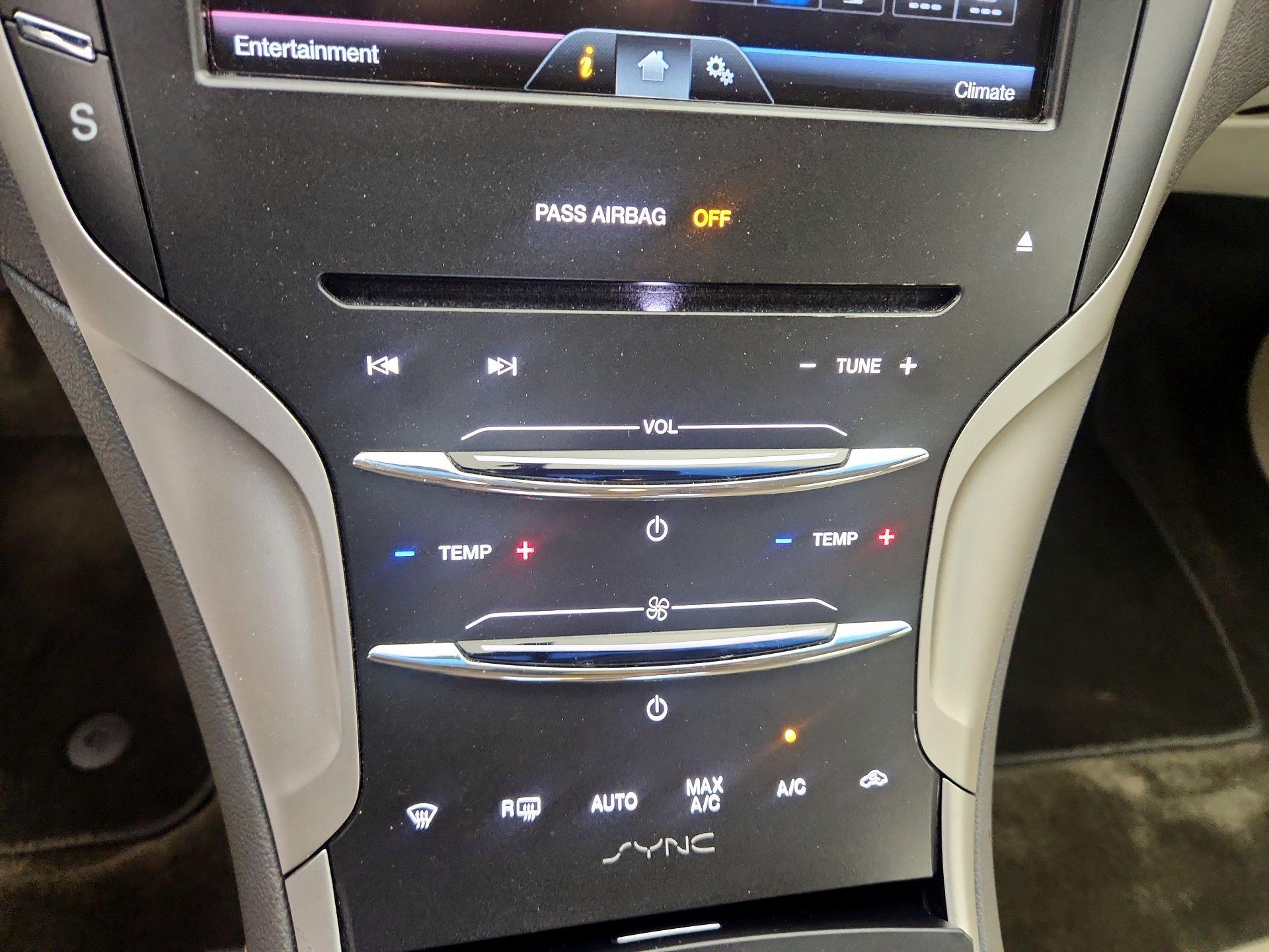 Thumbnail: 2015 Lincoln MKZ - 16