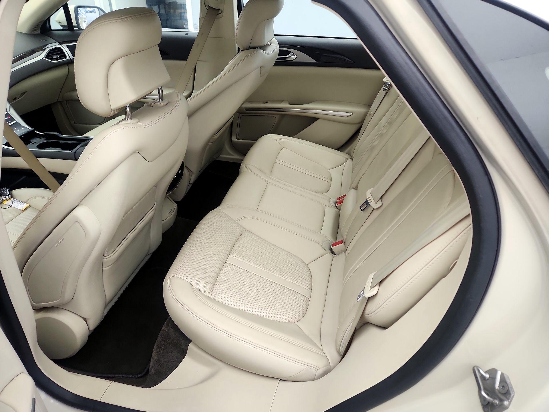 Thumbnail: 2015 Lincoln MKZ - 20
