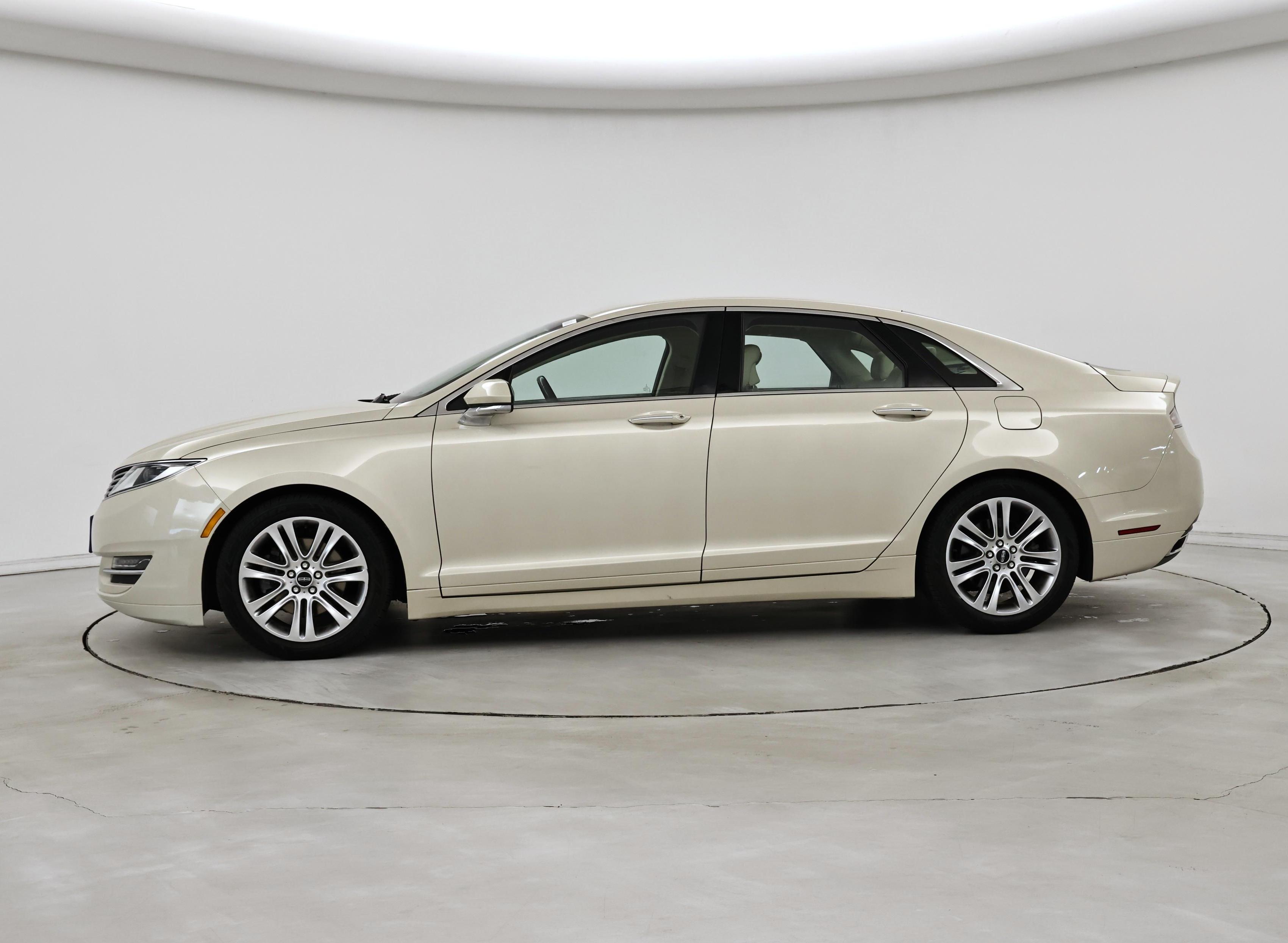 Thumbnail: 2015 Lincoln MKZ - 3
