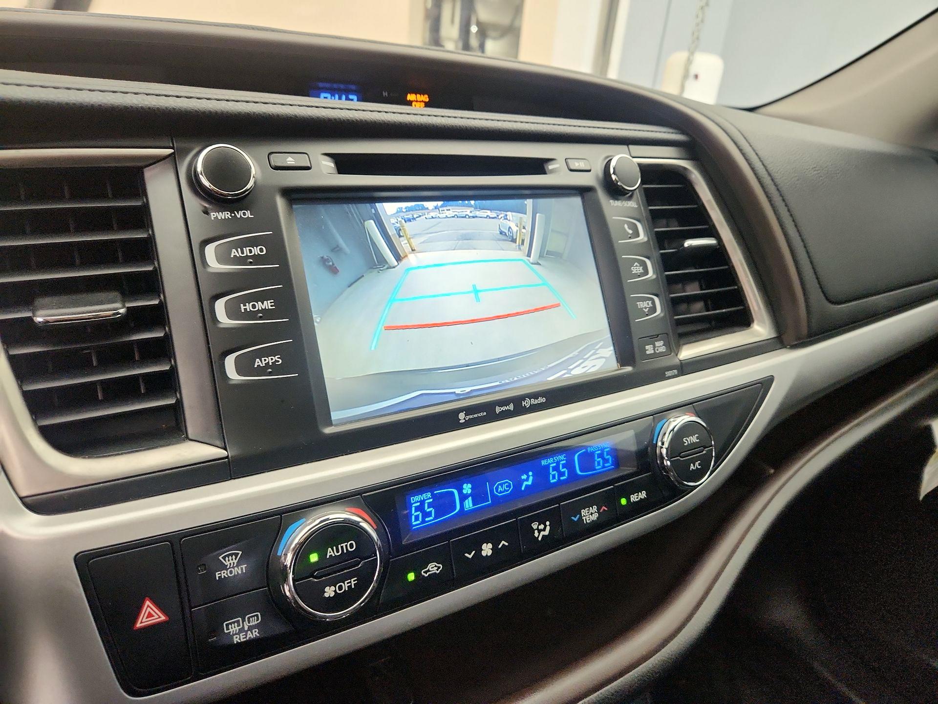 Thumbnail: 2018 Toyota Highlander - 14