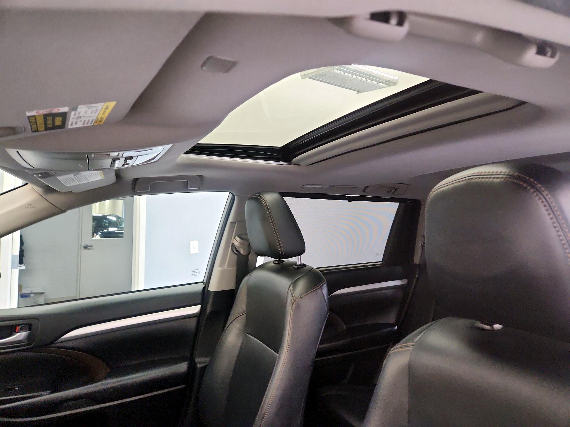 Thumbnail: 2018 Toyota Highlander - 19