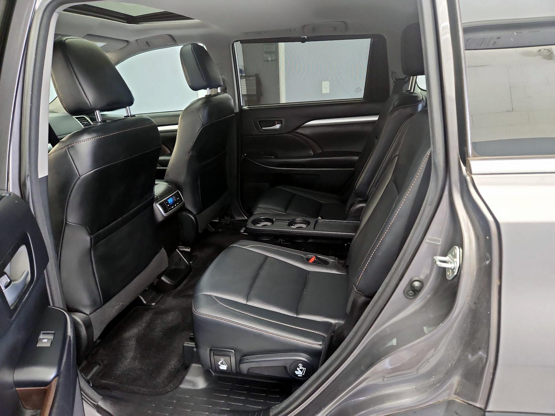 Thumbnail: 2018 Toyota Highlander - 20